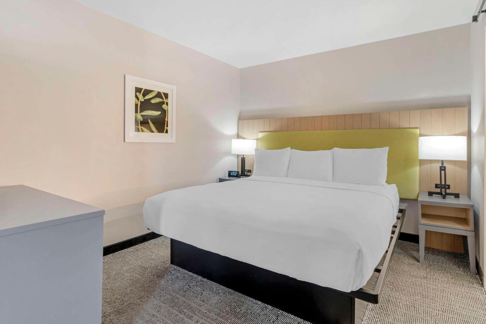 Country Inn & Suites by Radisson, Vallejo Napa Valley, CA photo 24