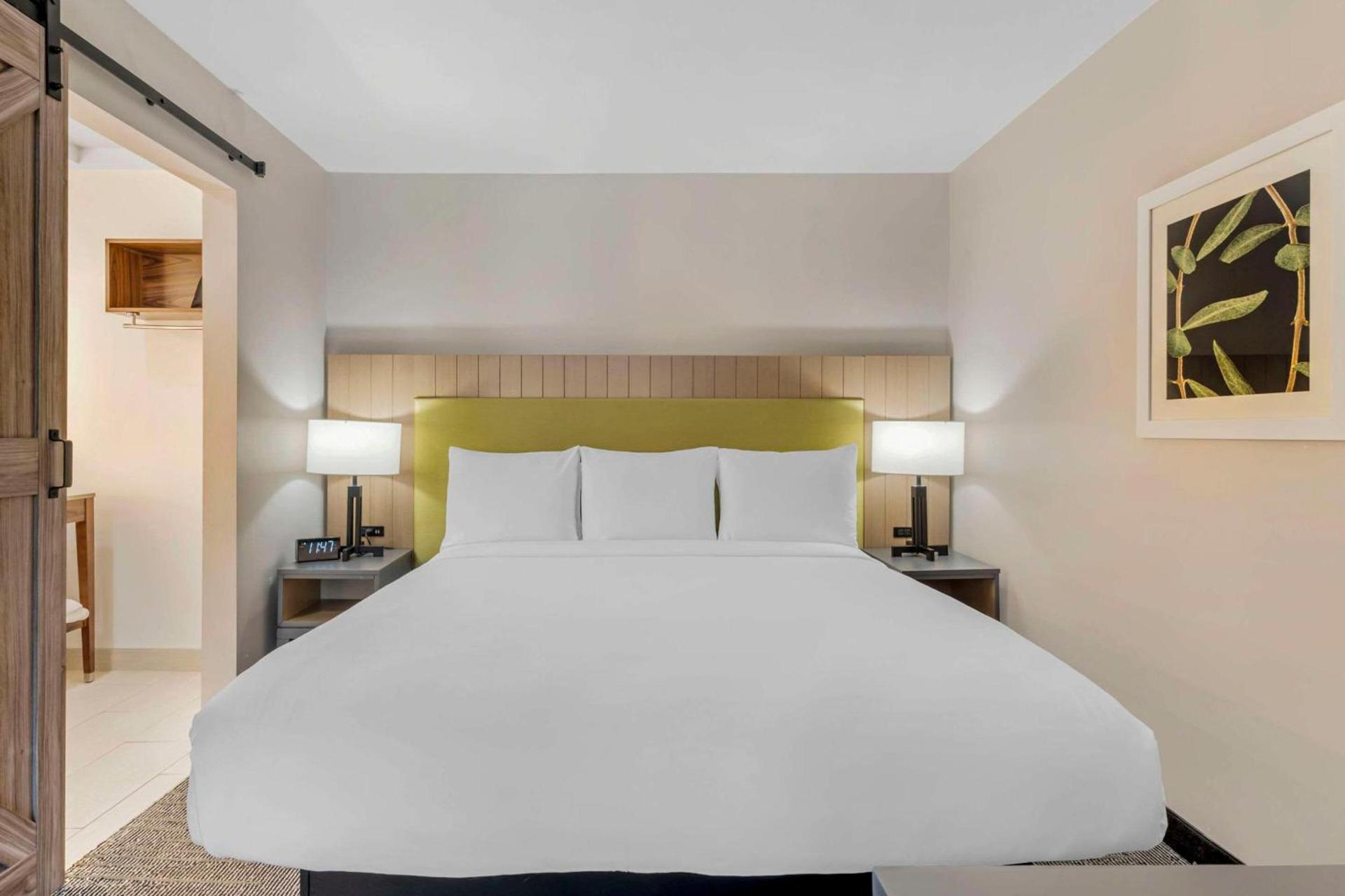 Country Inn & Suites by Radisson, Vallejo Napa Valley, CA photo 29