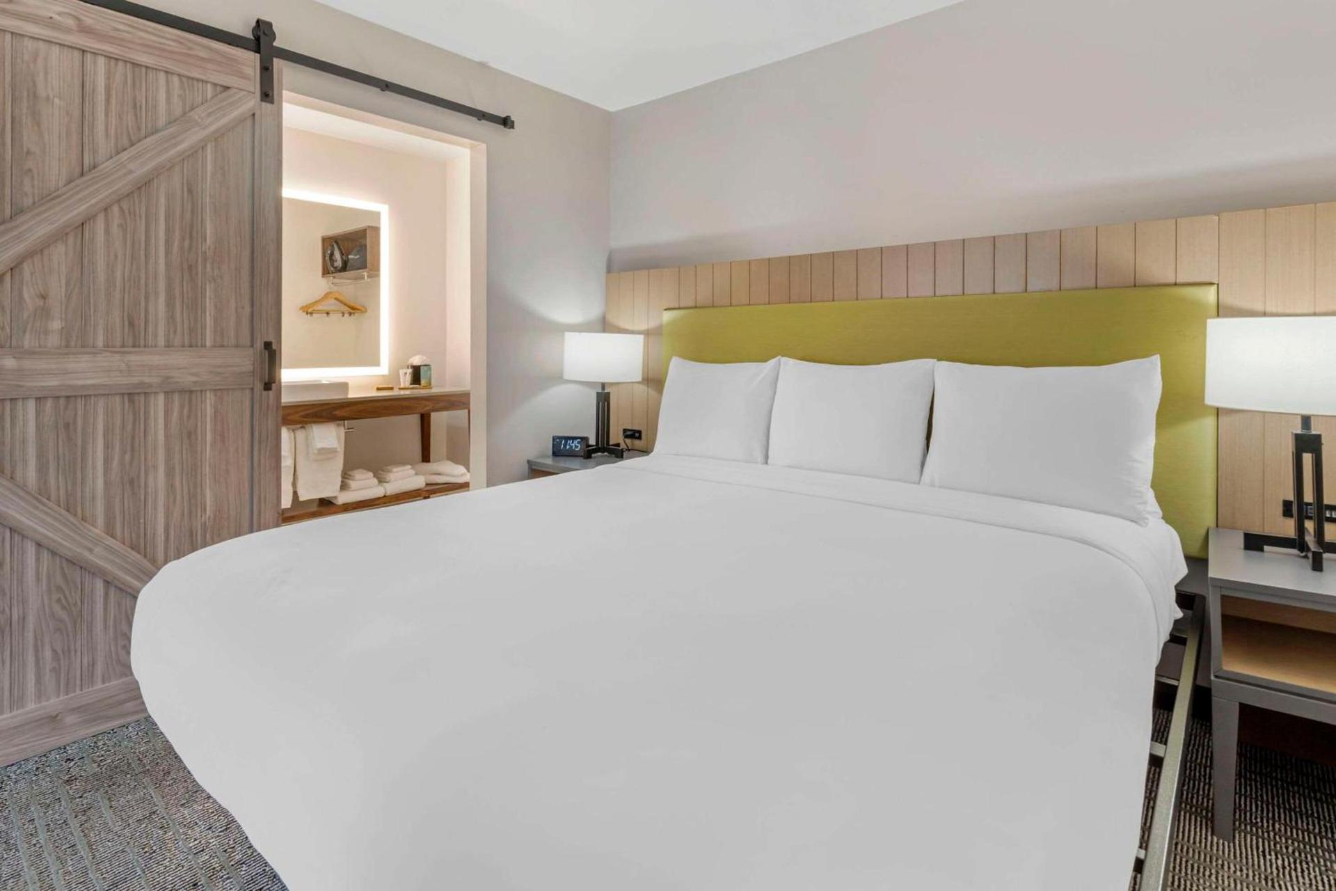 Country Inn & Suites by Radisson, Vallejo Napa Valley, CA photo 28