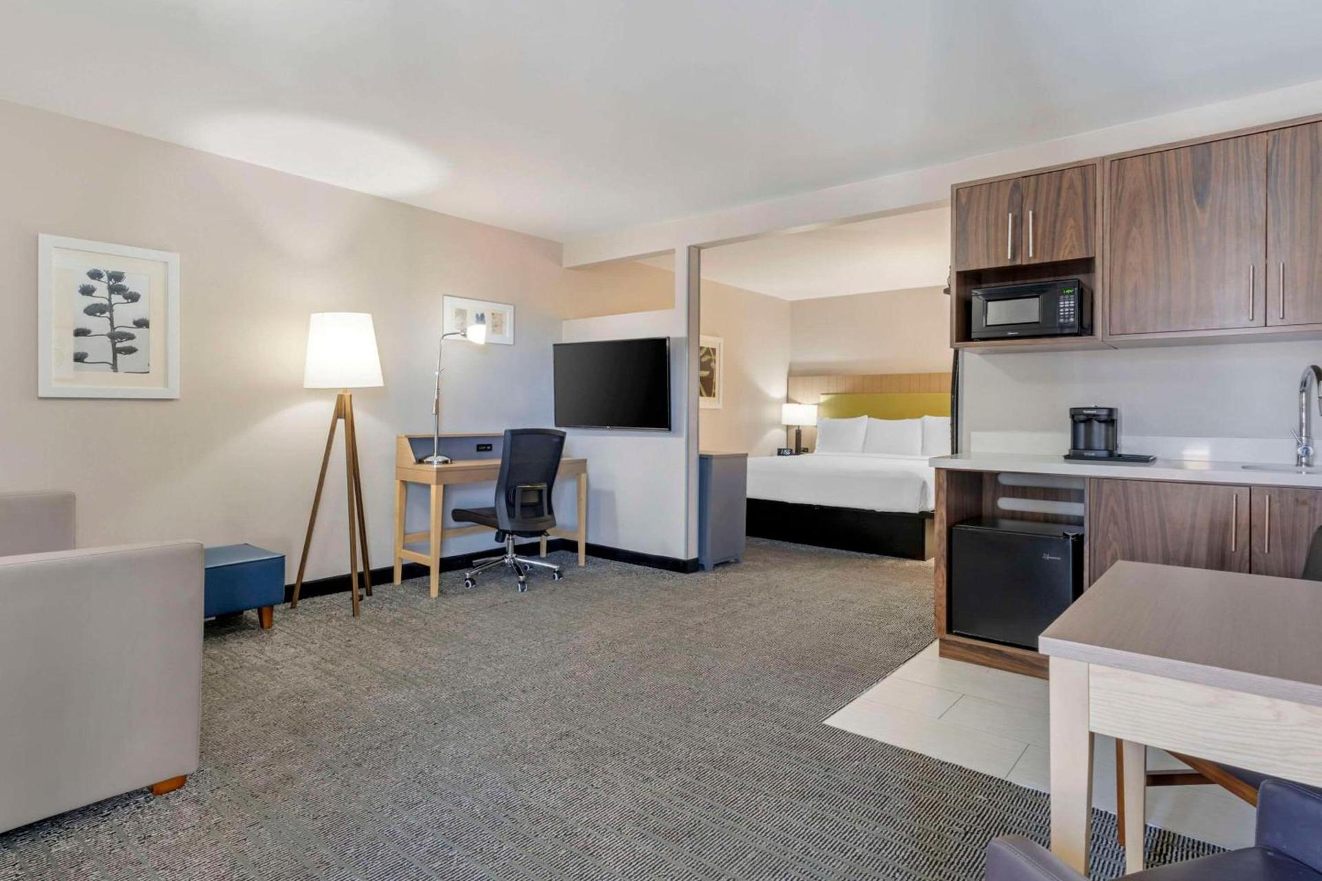 Country Inn & Suites by Radisson, Vallejo Napa Valley, CA photo 26