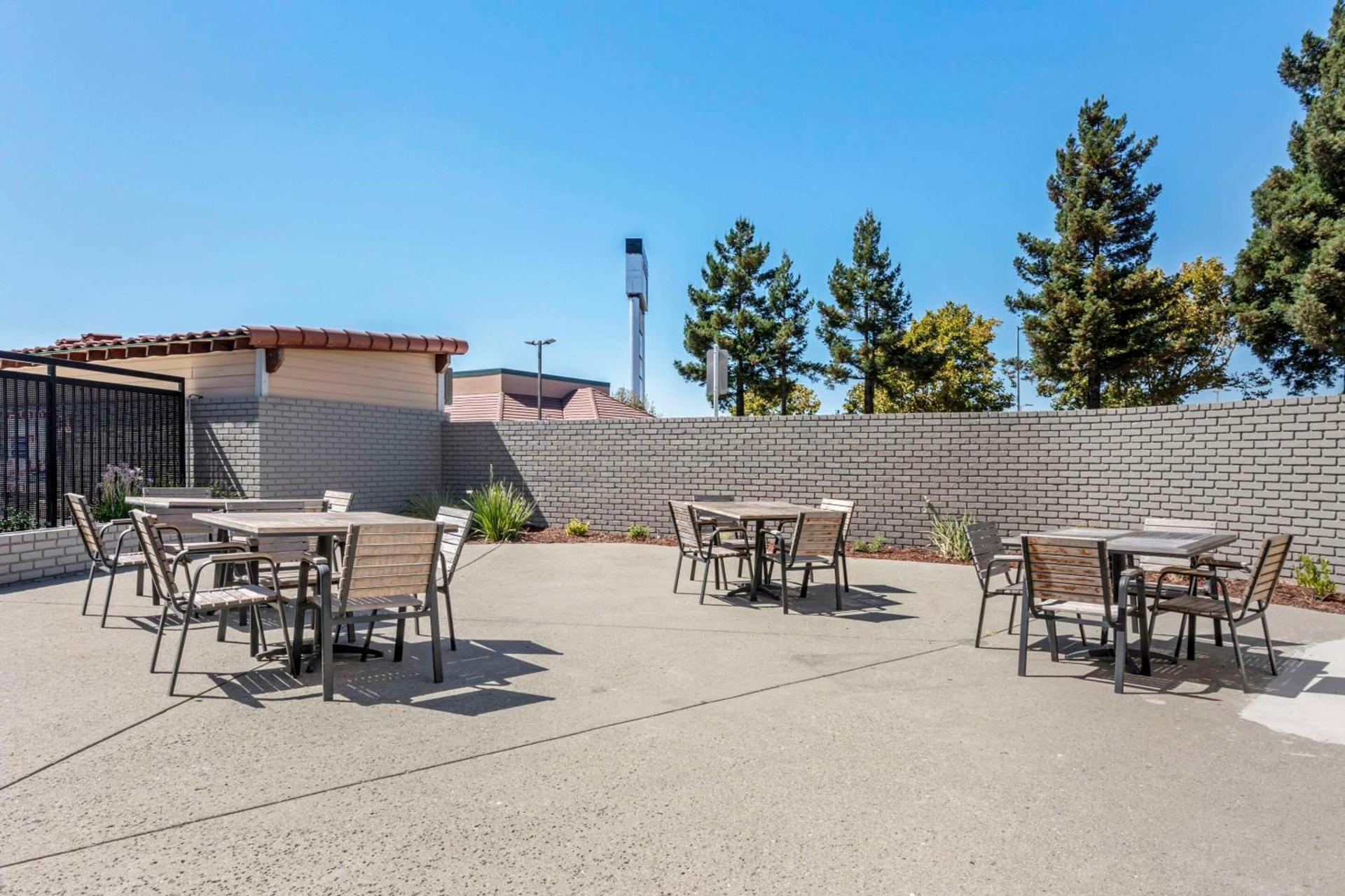 Country Inn & Suites by Radisson, Vallejo Napa Valley, CA photo 32