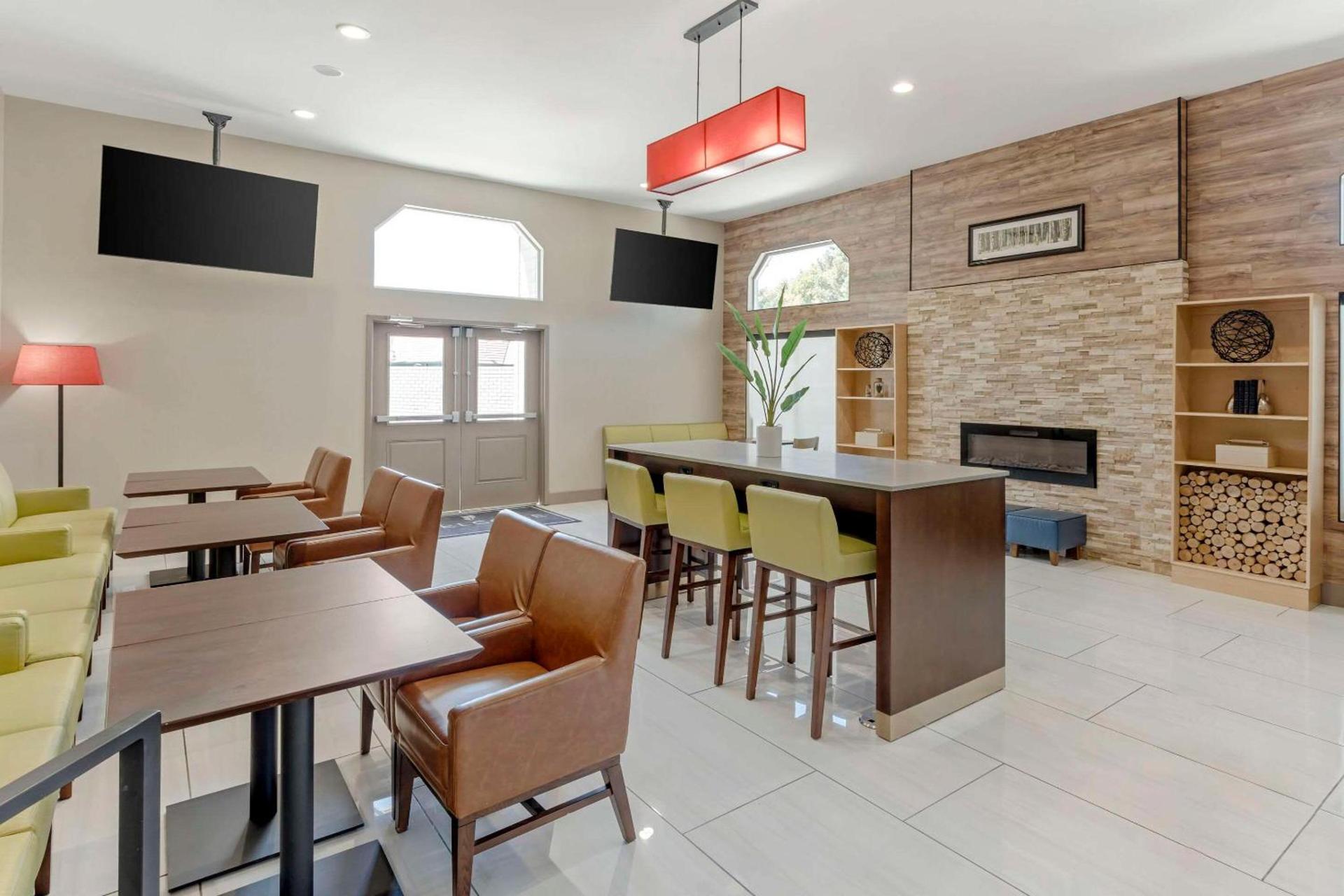 Country Inn & Suites by Radisson, Vallejo Napa Valley, CA photo 40