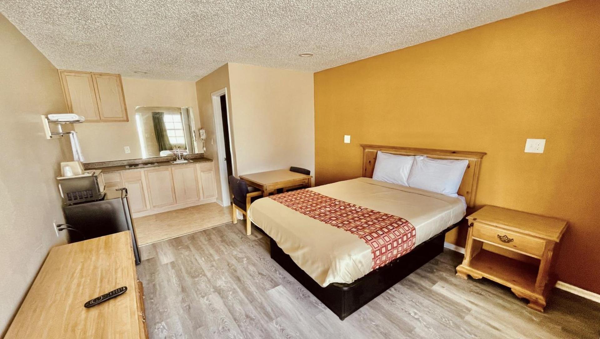 Regency Inn Hondo photo 48