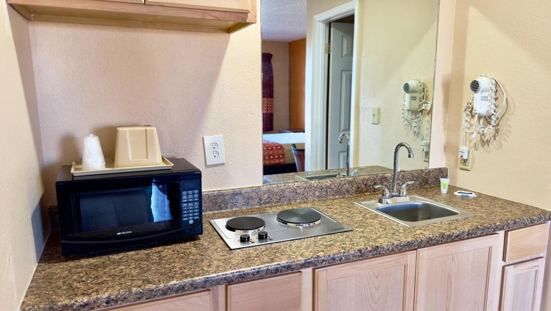 Regency Inn Hondo photo 57