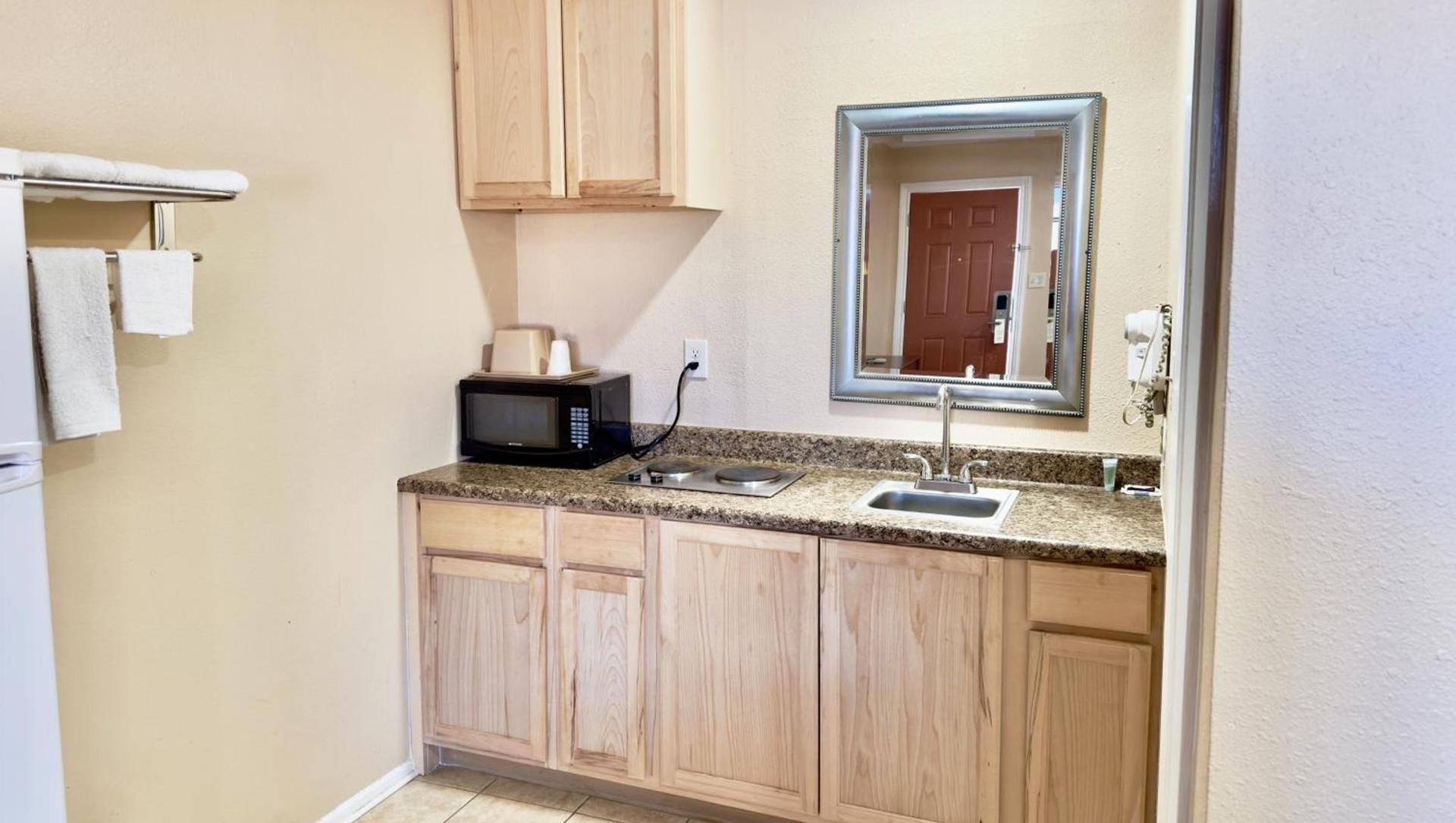 Regency Inn Hondo photo 56