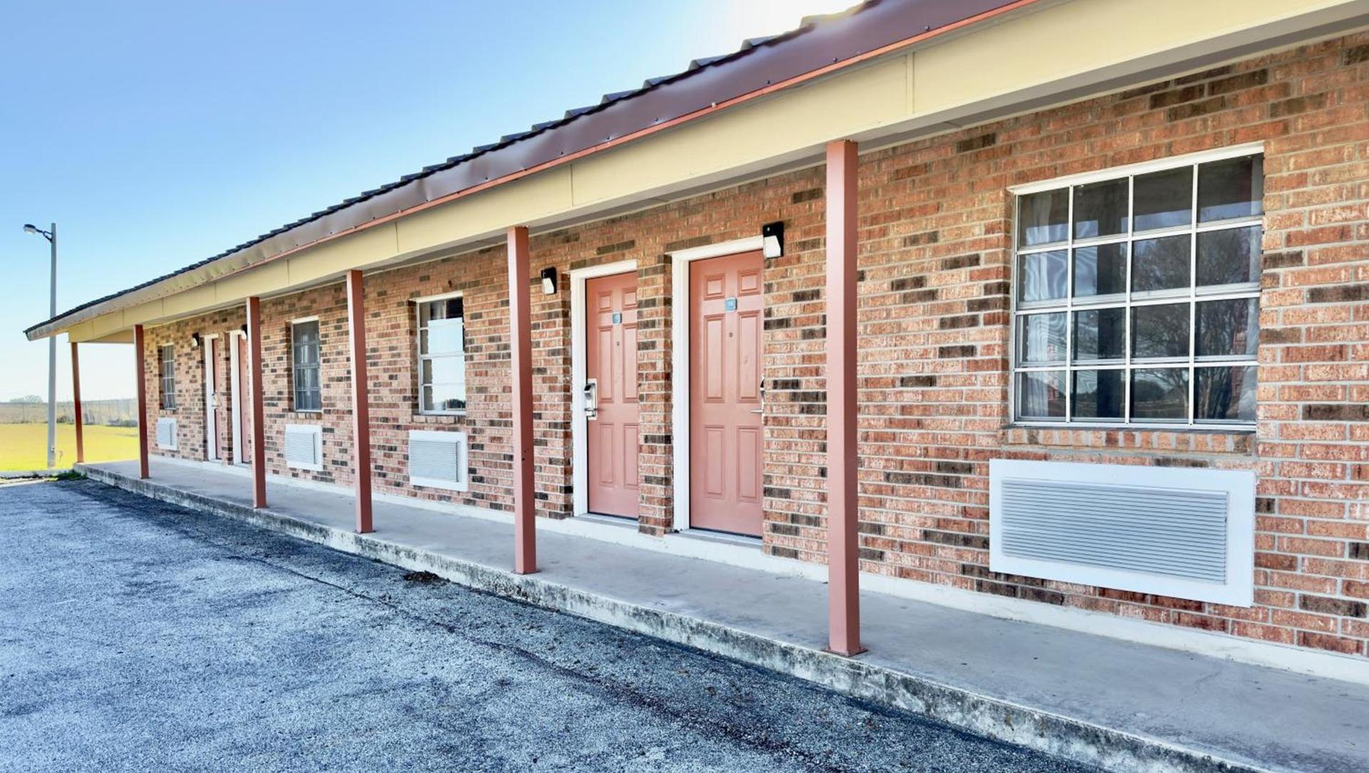 Regency Inn Hondo photo 34