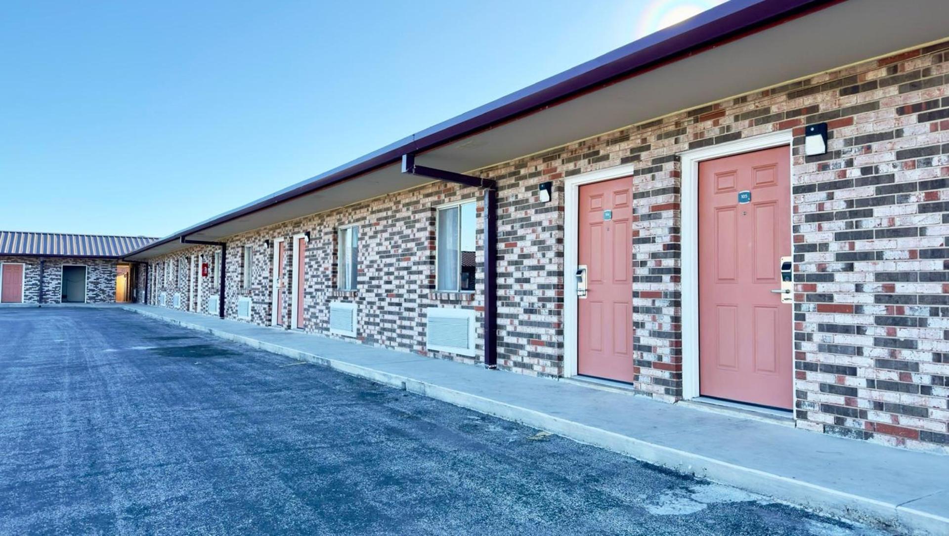 Regency Inn Hondo photo 41