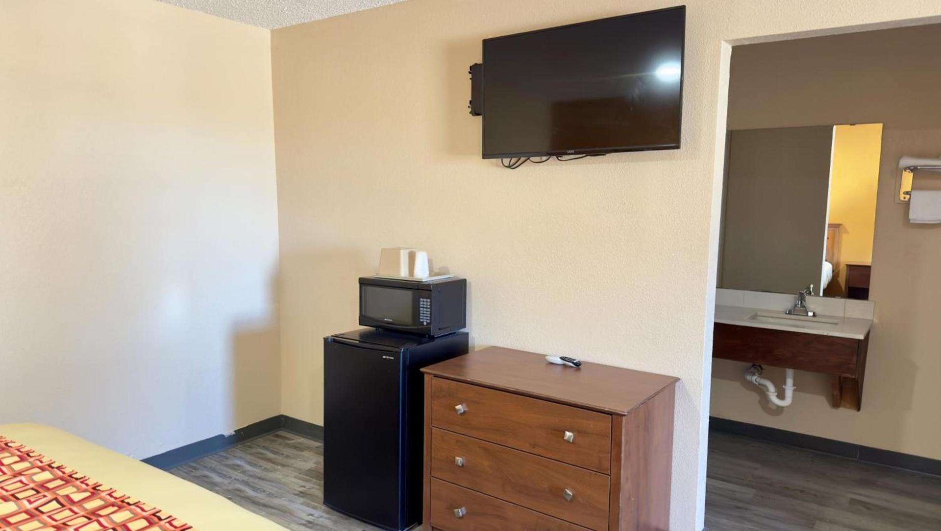 Regency Inn Hondo photo 52