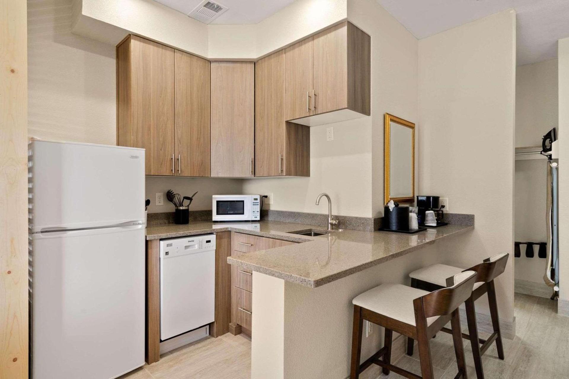 Country Inn & Suites by Radisson, Greeley, CO photo 8