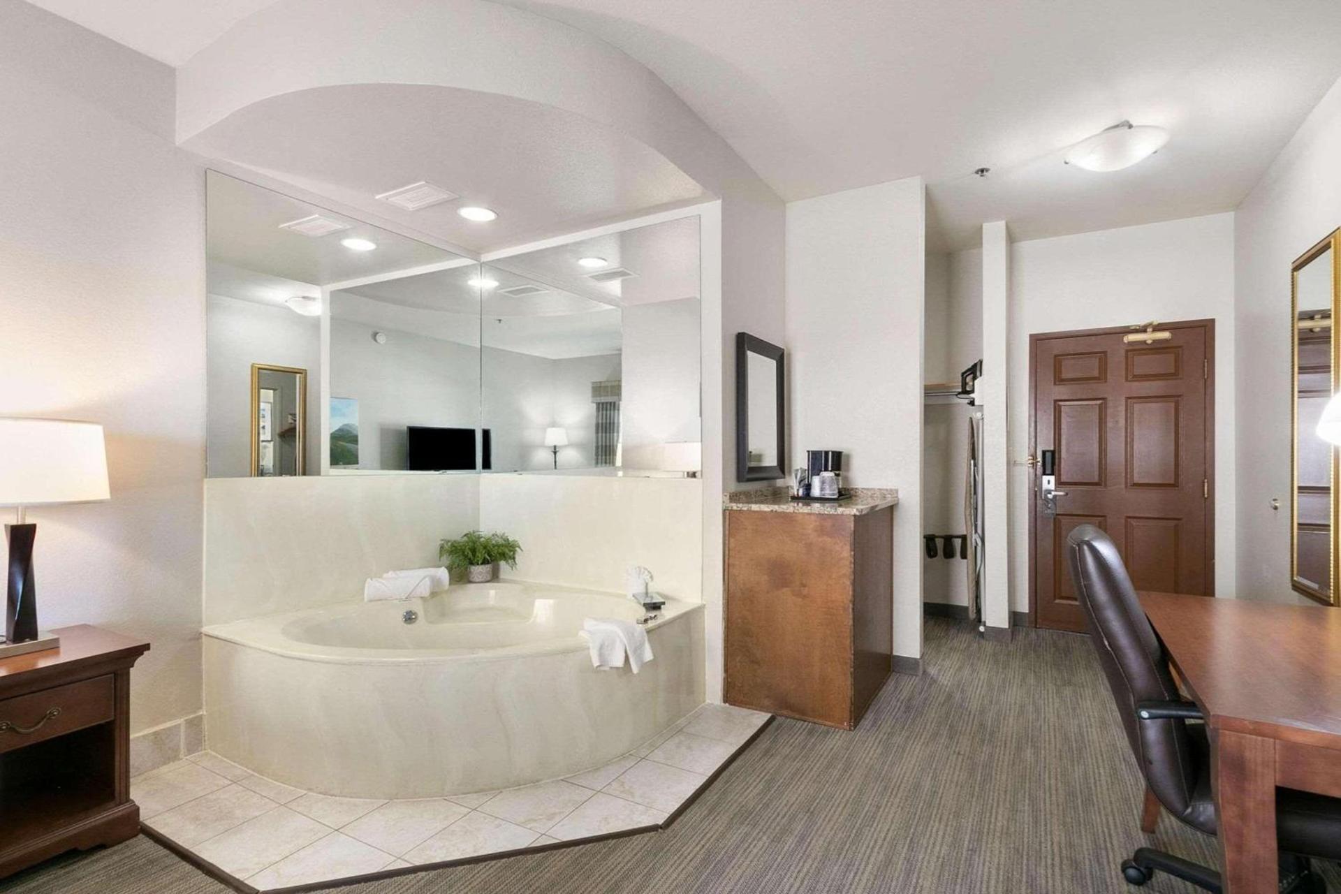 Country Inn & Suites by Radisson, Greeley, CO photo 10