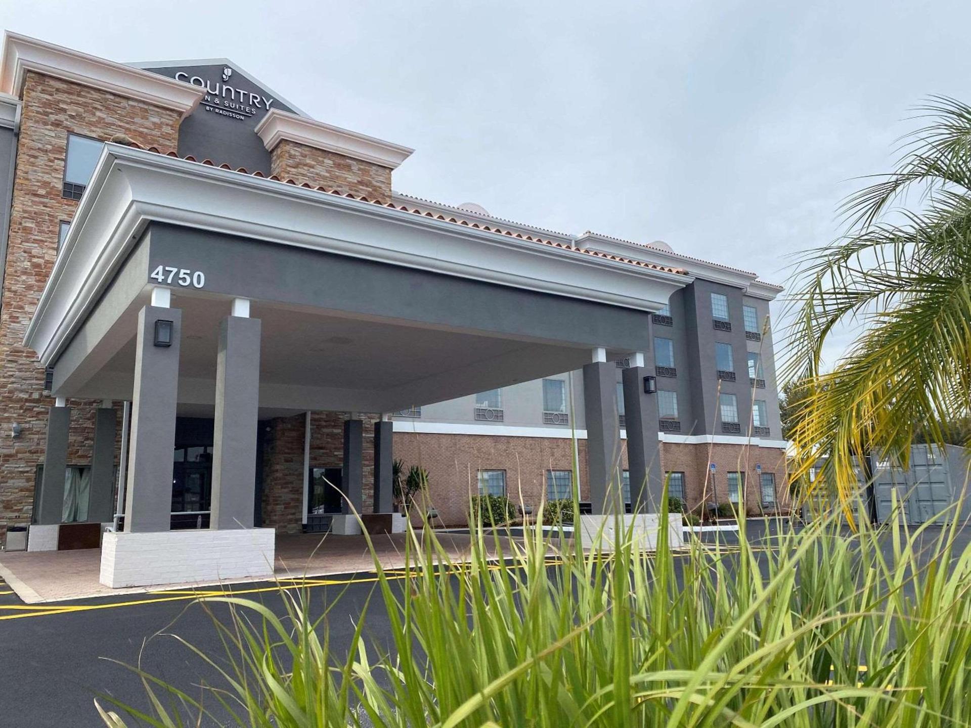 Country Inn & Suites by Radisson, RJ Stadium - Tampa Airport East photo 2