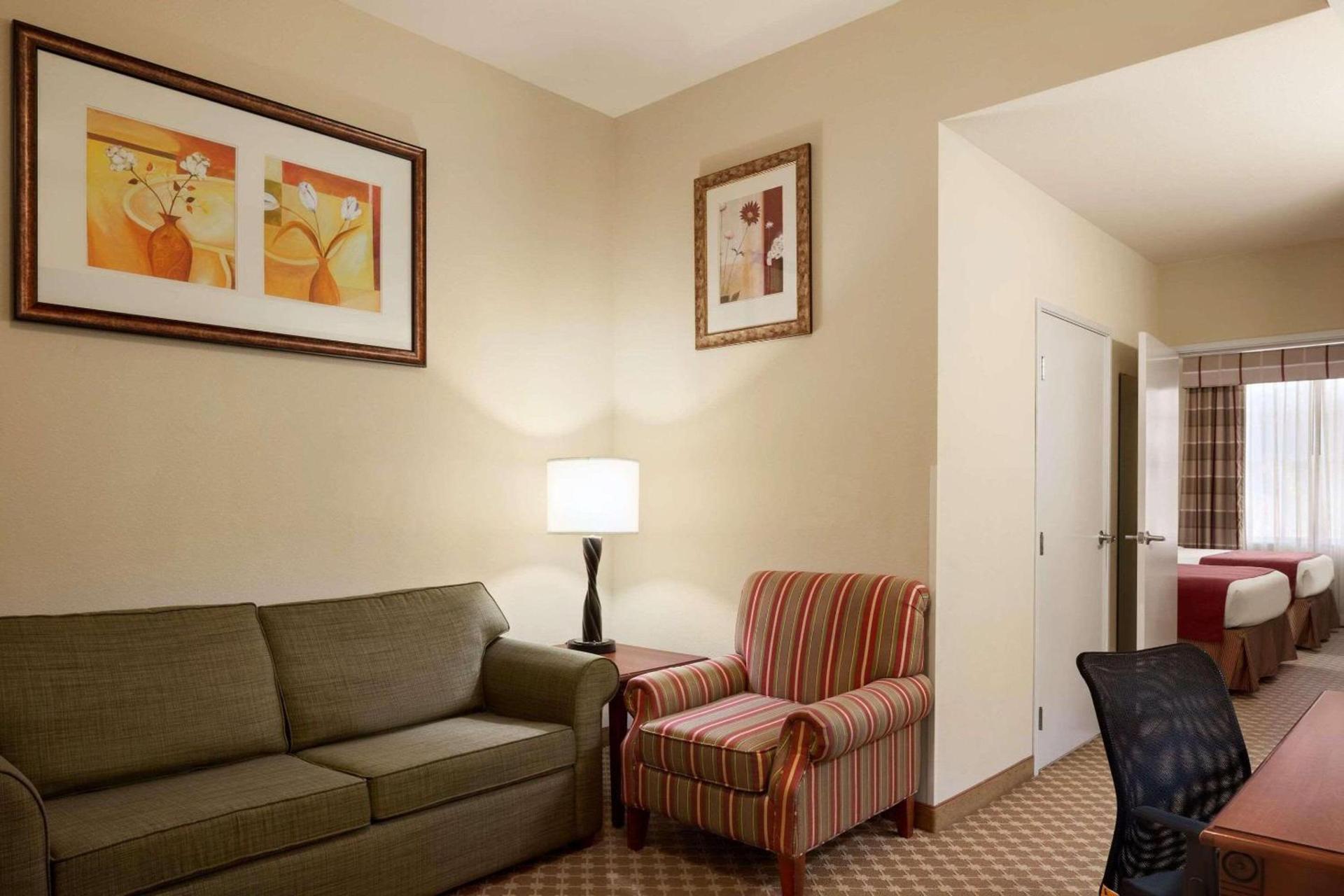 Country Inn & Suites by Radisson, Crestview, FL photo 5