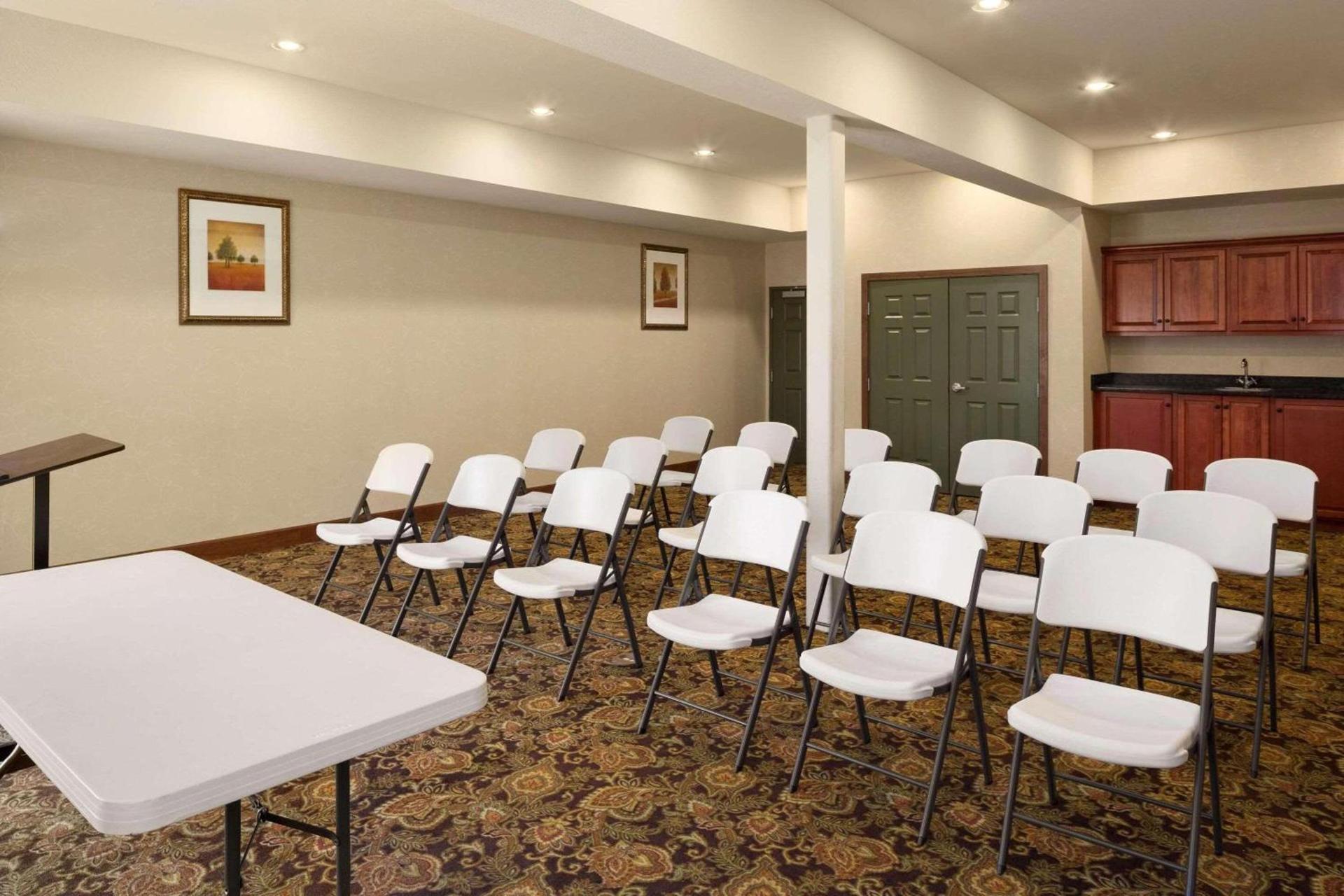 Country Inn & Suites by Radisson, Crestview, FL photo 8