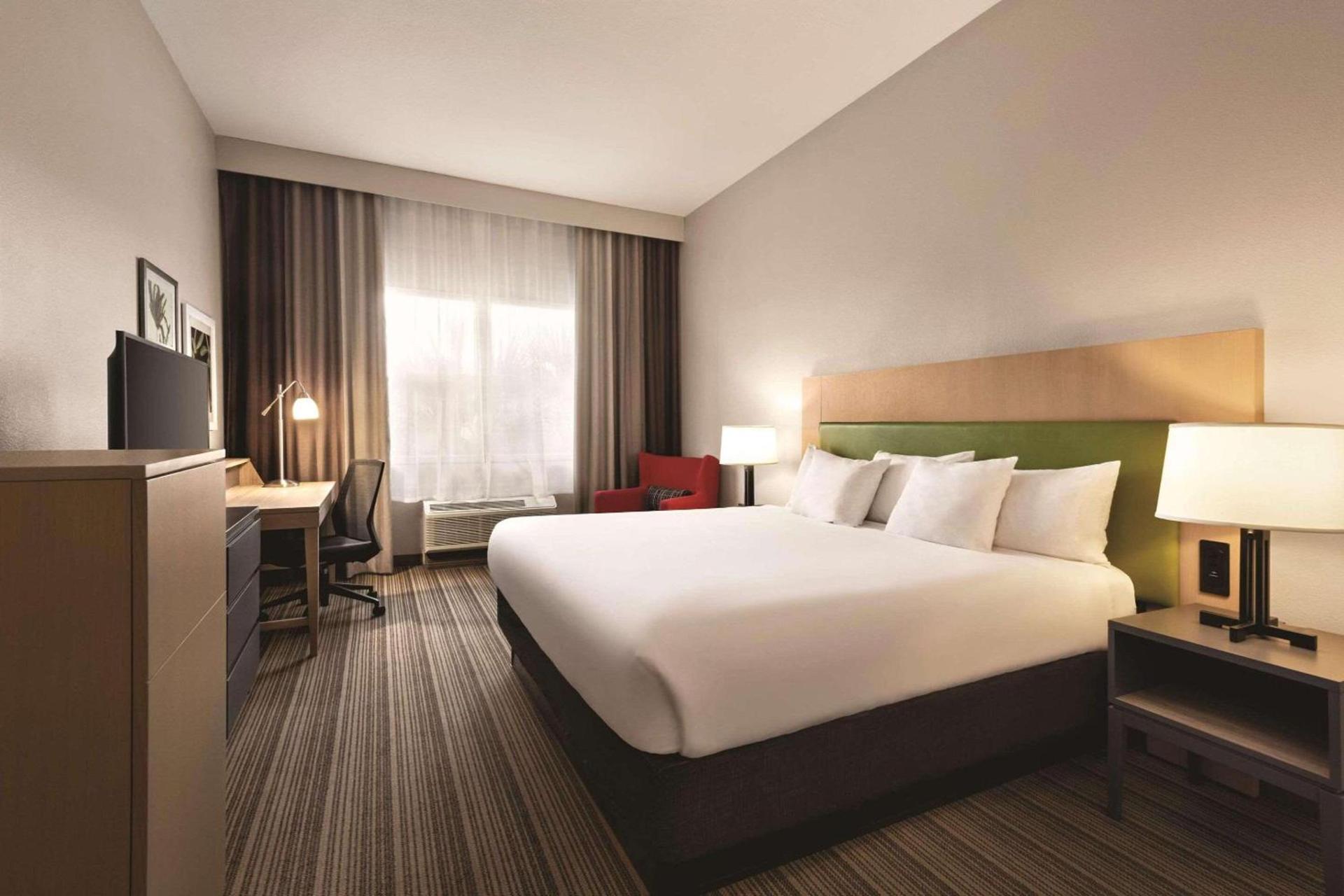Country Inn & Suites by Radisson, Bradenton-Lakewood-Ranch, FL photo 11