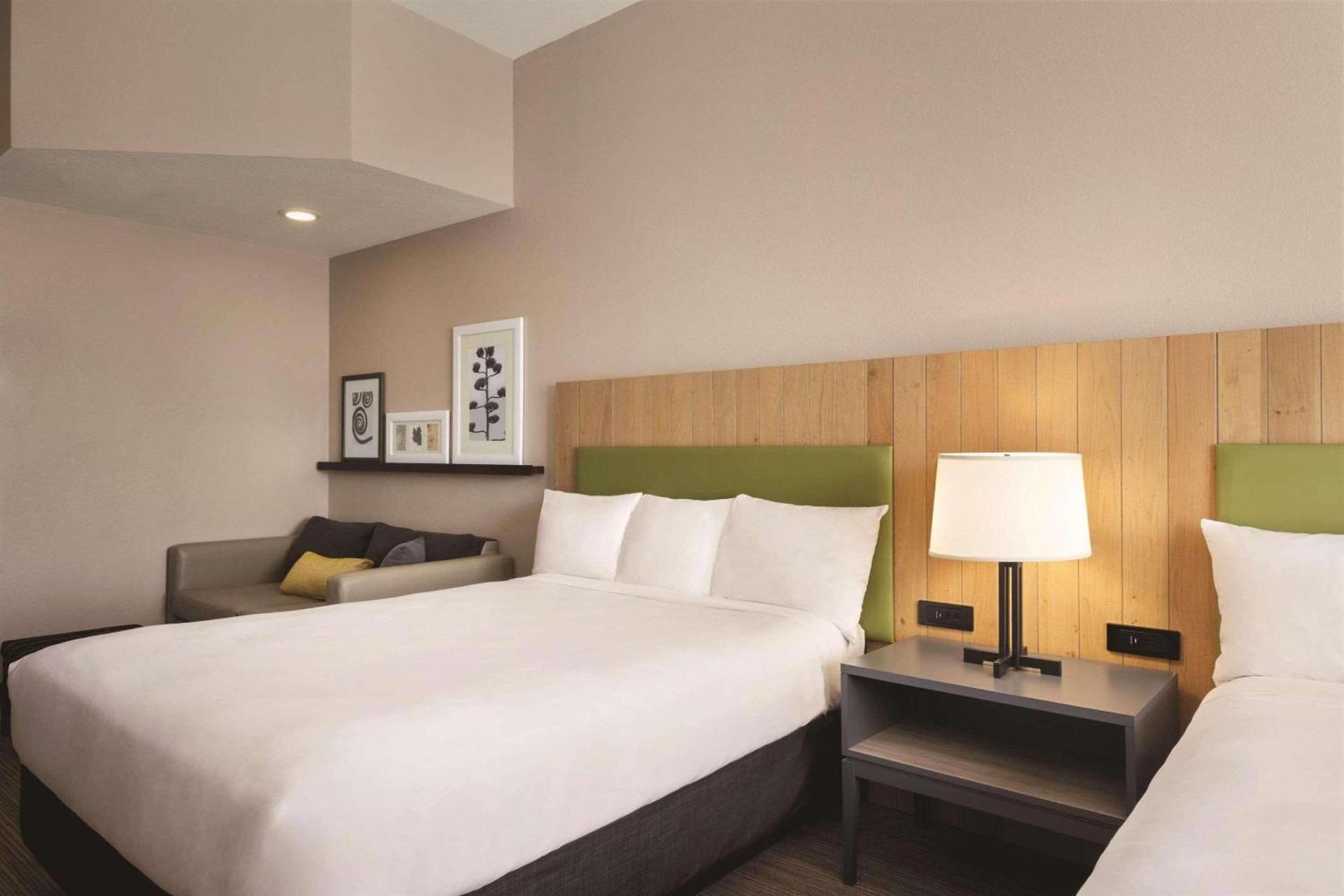 Country Inn & Suites by Radisson, Bradenton-Lakewood-Ranch, FL photo 4