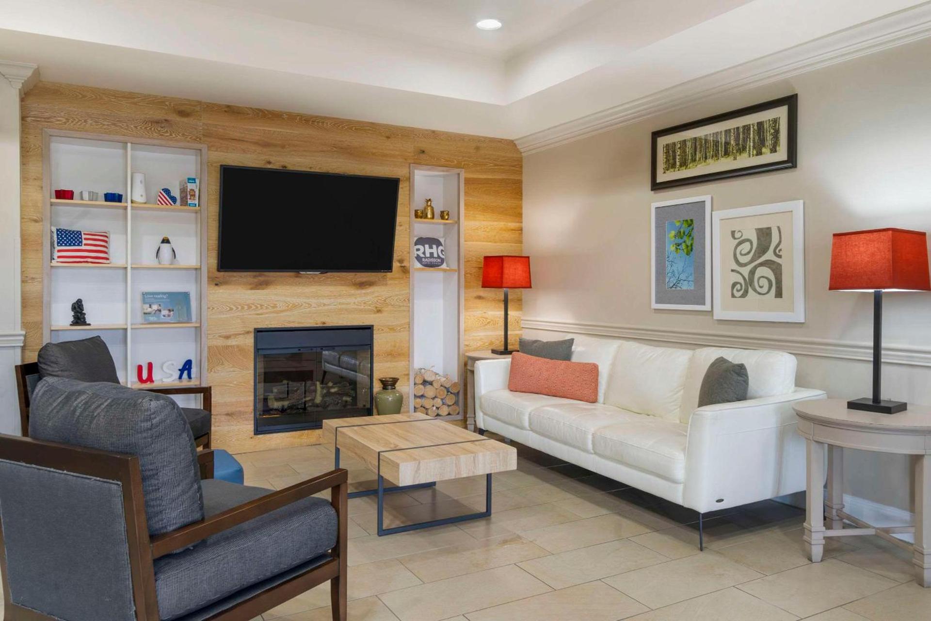 Country Inn & Suites by Radisson, Tampa Airport North, FL photo 2