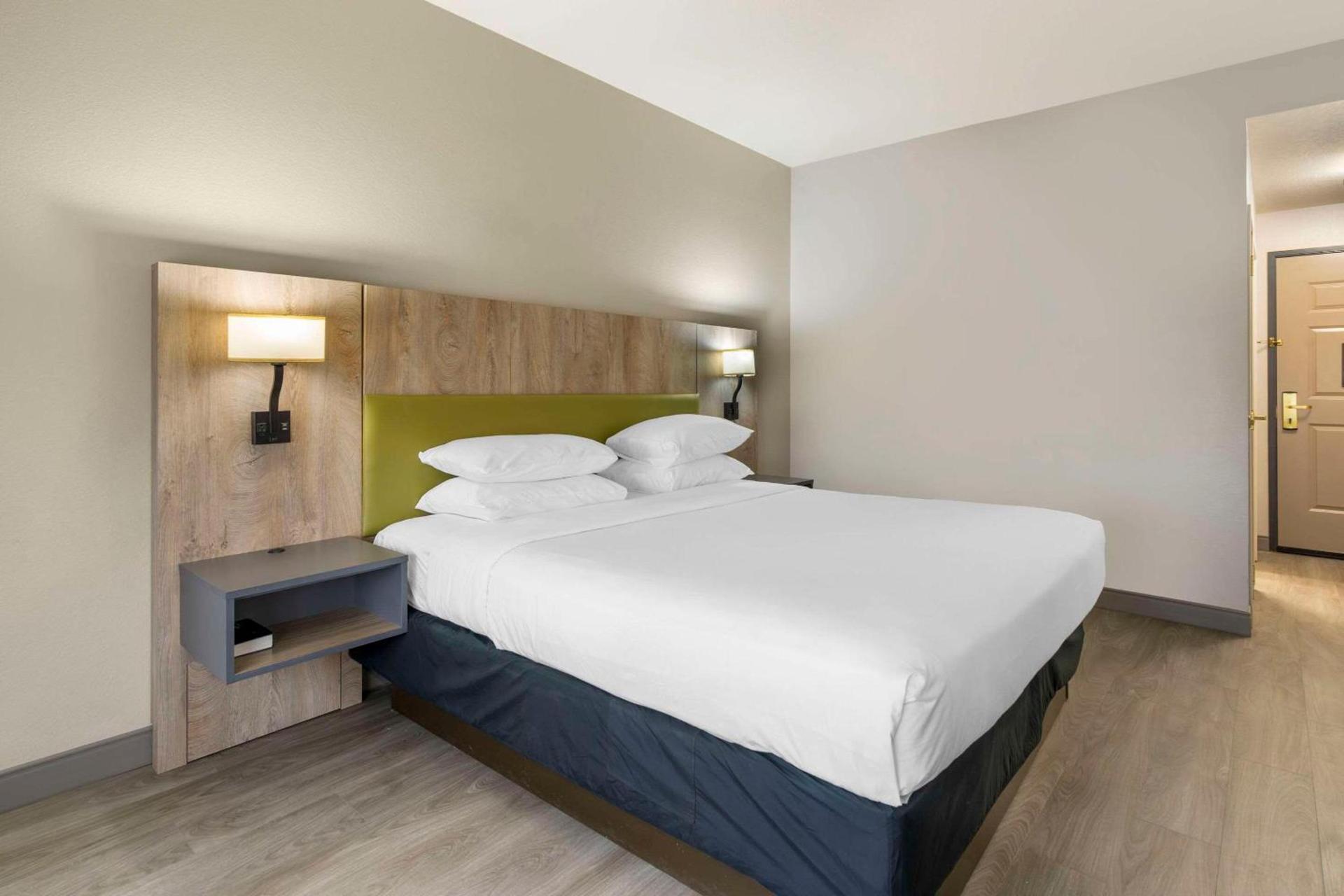 Country Inn & Suites by Radisson, Tampa Airport North, FL photo 6