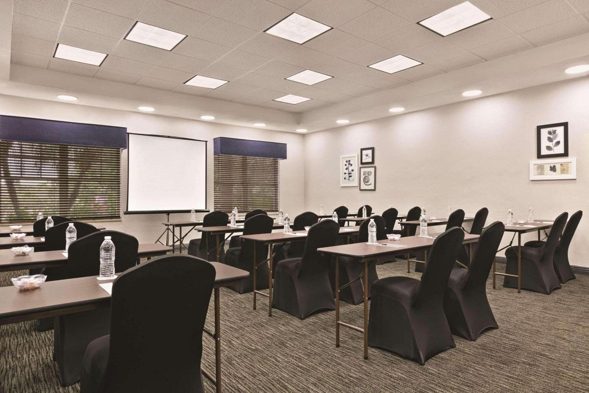 Country Inn & Suites by Radisson, Tampa-Brandon, FL photo 28