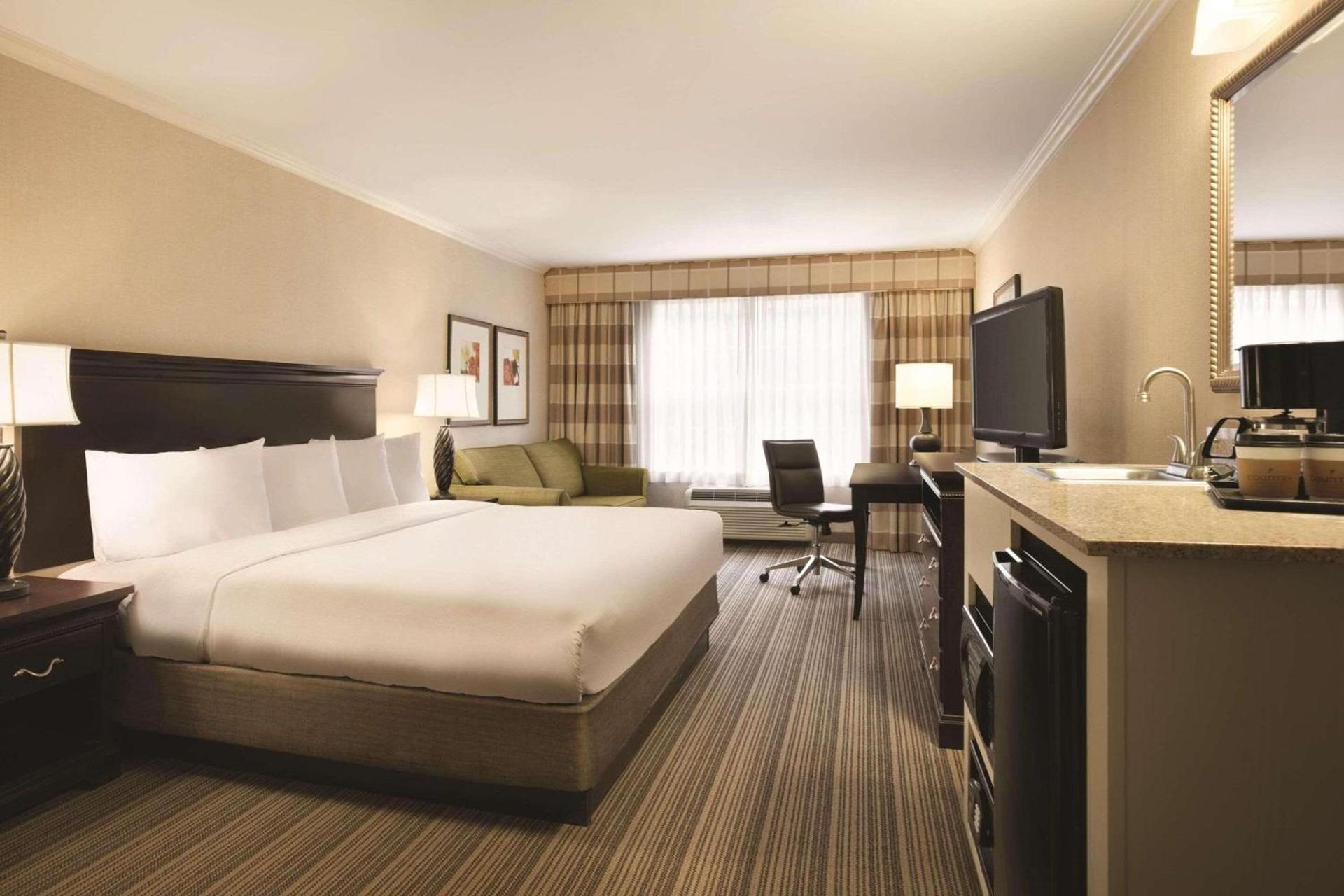Country Inn & Suites By Radisson, Atlanta Airport North, GA photo 3