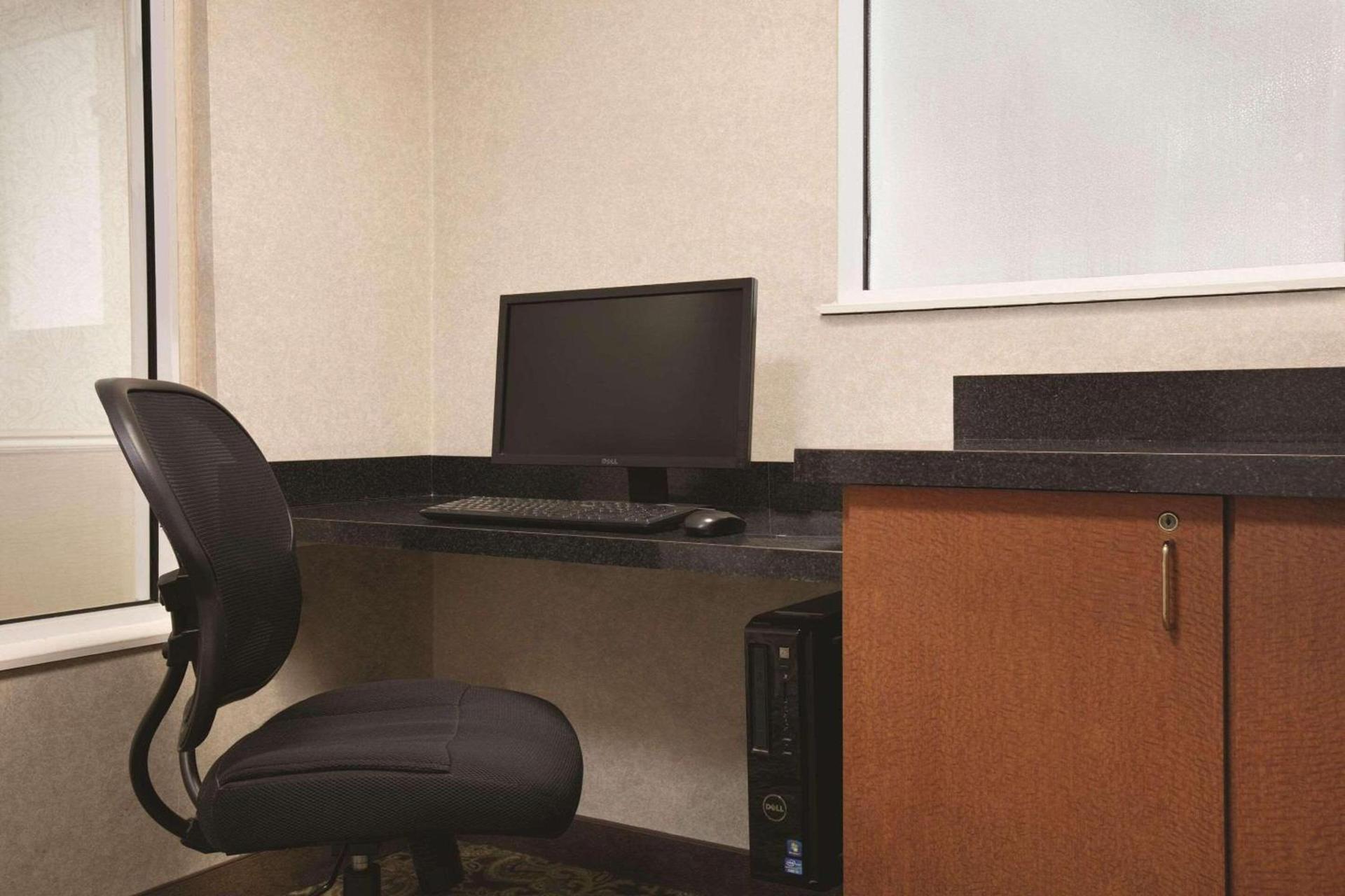Country Inn & Suites By Radisson, Atlanta Airport North, GA photo 9