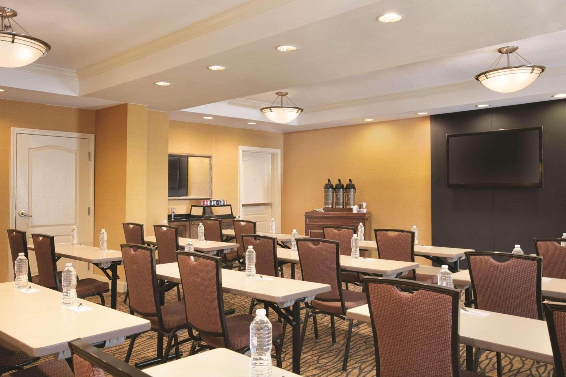 Country Inn & Suites By Radisson, Atlanta Airport North, GA photo 10