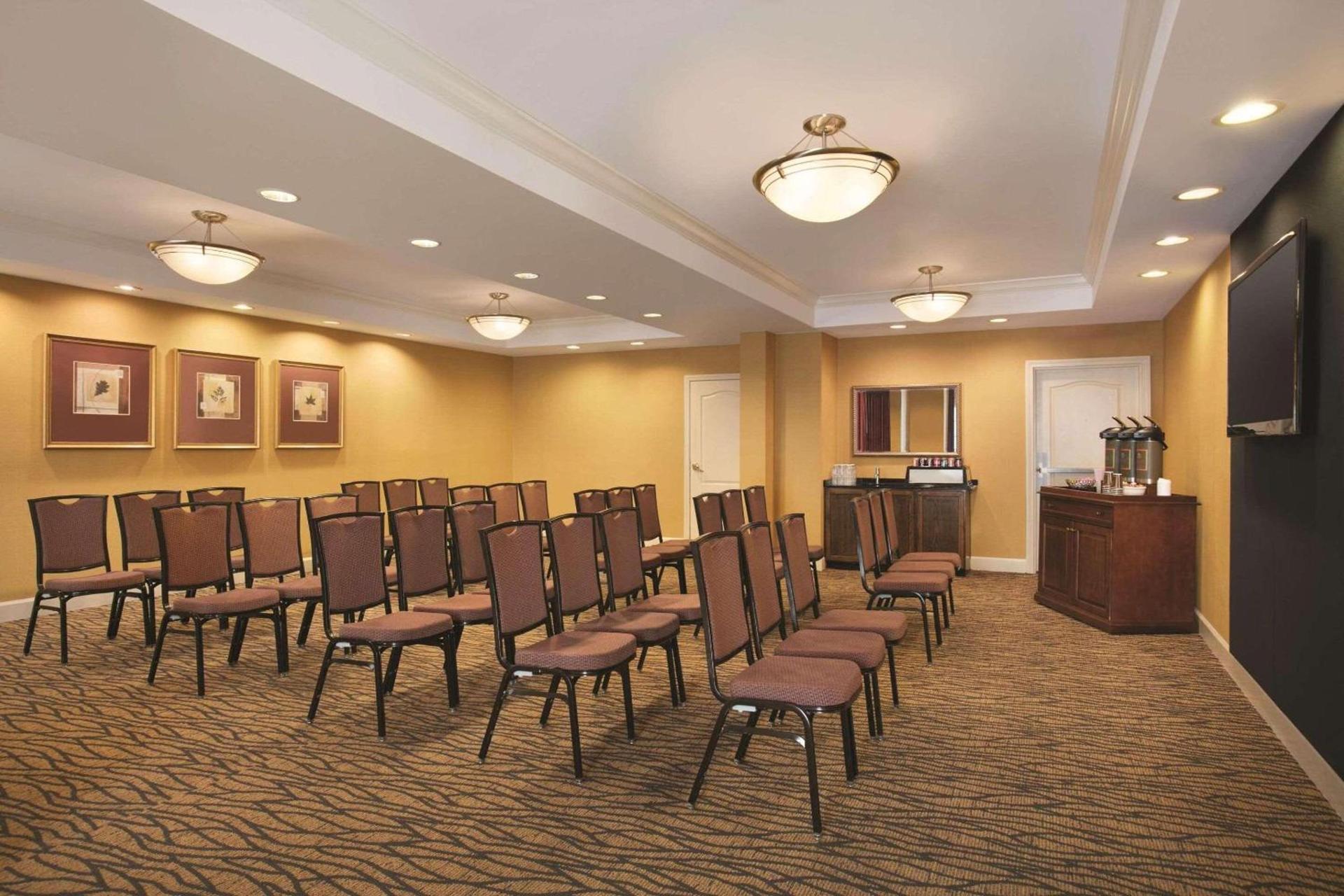 Country Inn & Suites By Radisson, Atlanta Airport North, GA photo 11