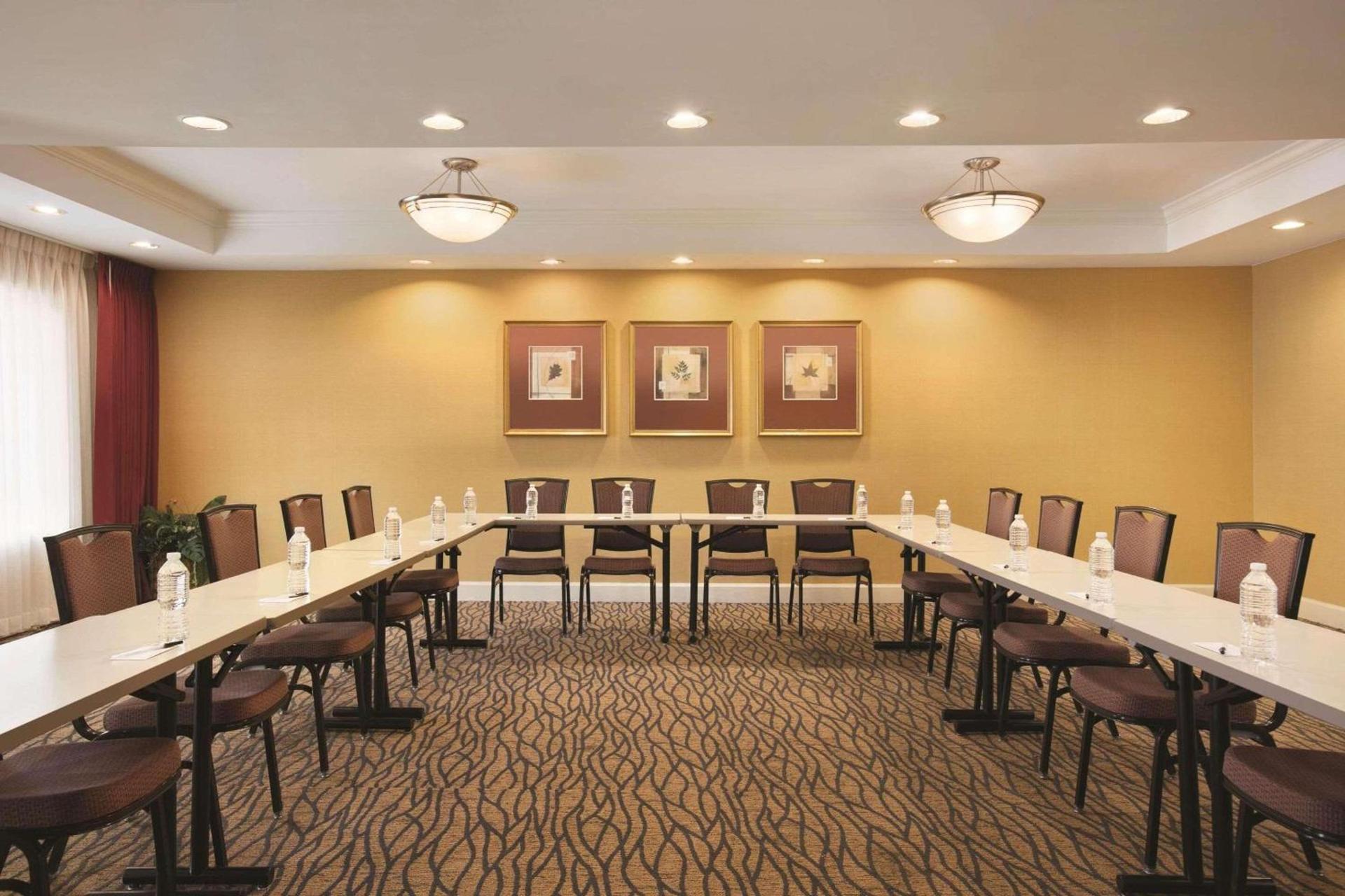 Country Inn & Suites By Radisson, Atlanta Airport North, GA photo 12