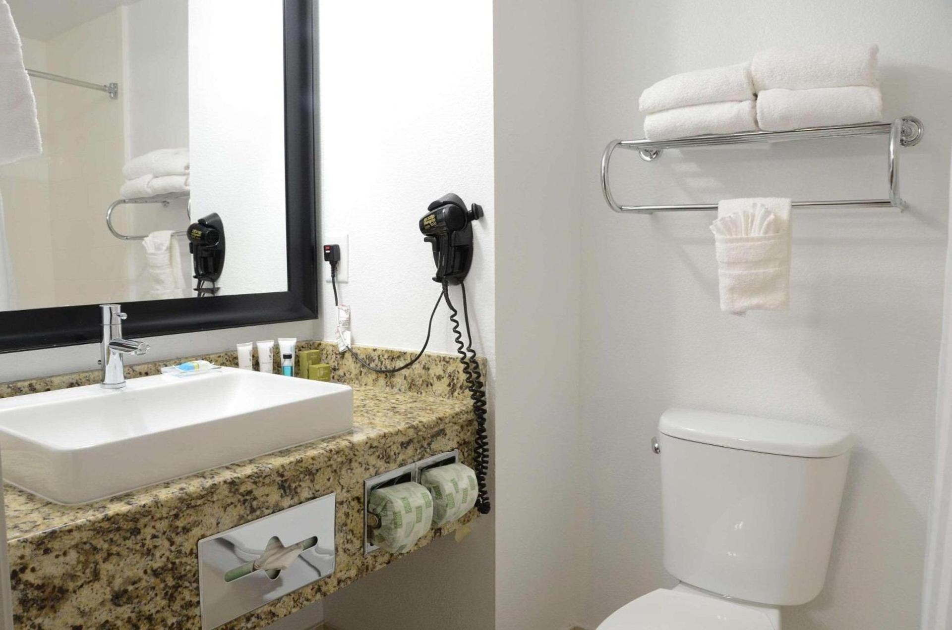 Country Inn & Suites by Radisson, Buford at Mall of Georgia, GA photo 4