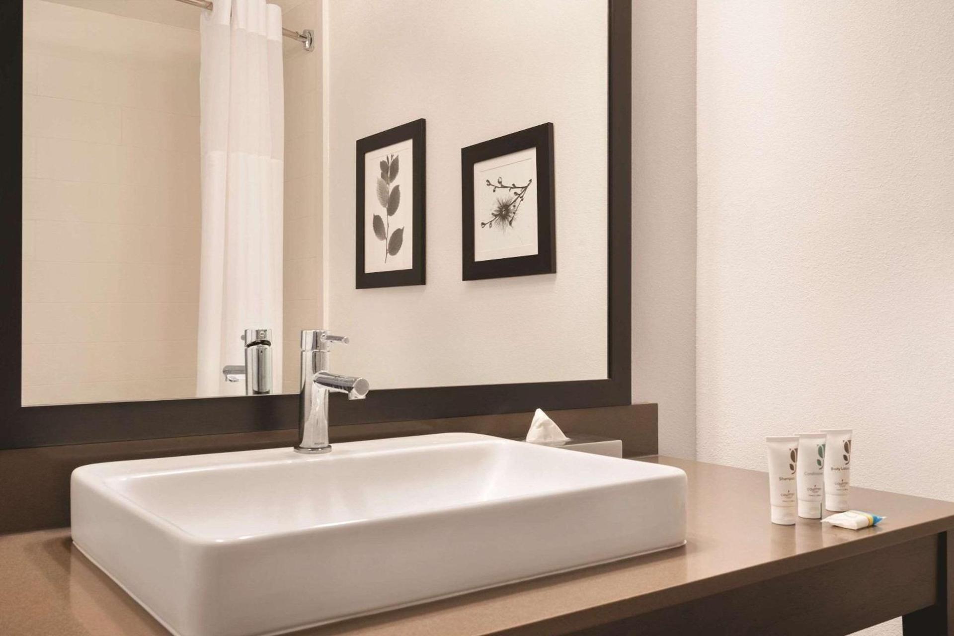 Country Inn & Suites by Radisson, Savannah Midtown, GA photo 9