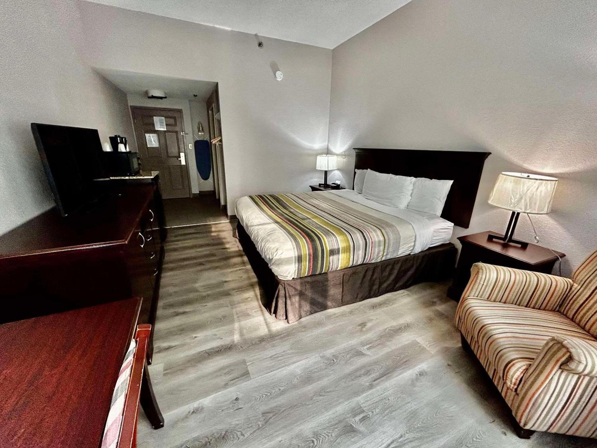 Country Inn & Suites by Radisson, Columbus, GA photo 7