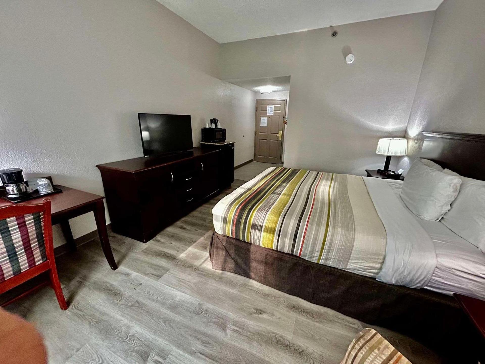 Country Inn & Suites by Radisson, Columbus, GA photo 8