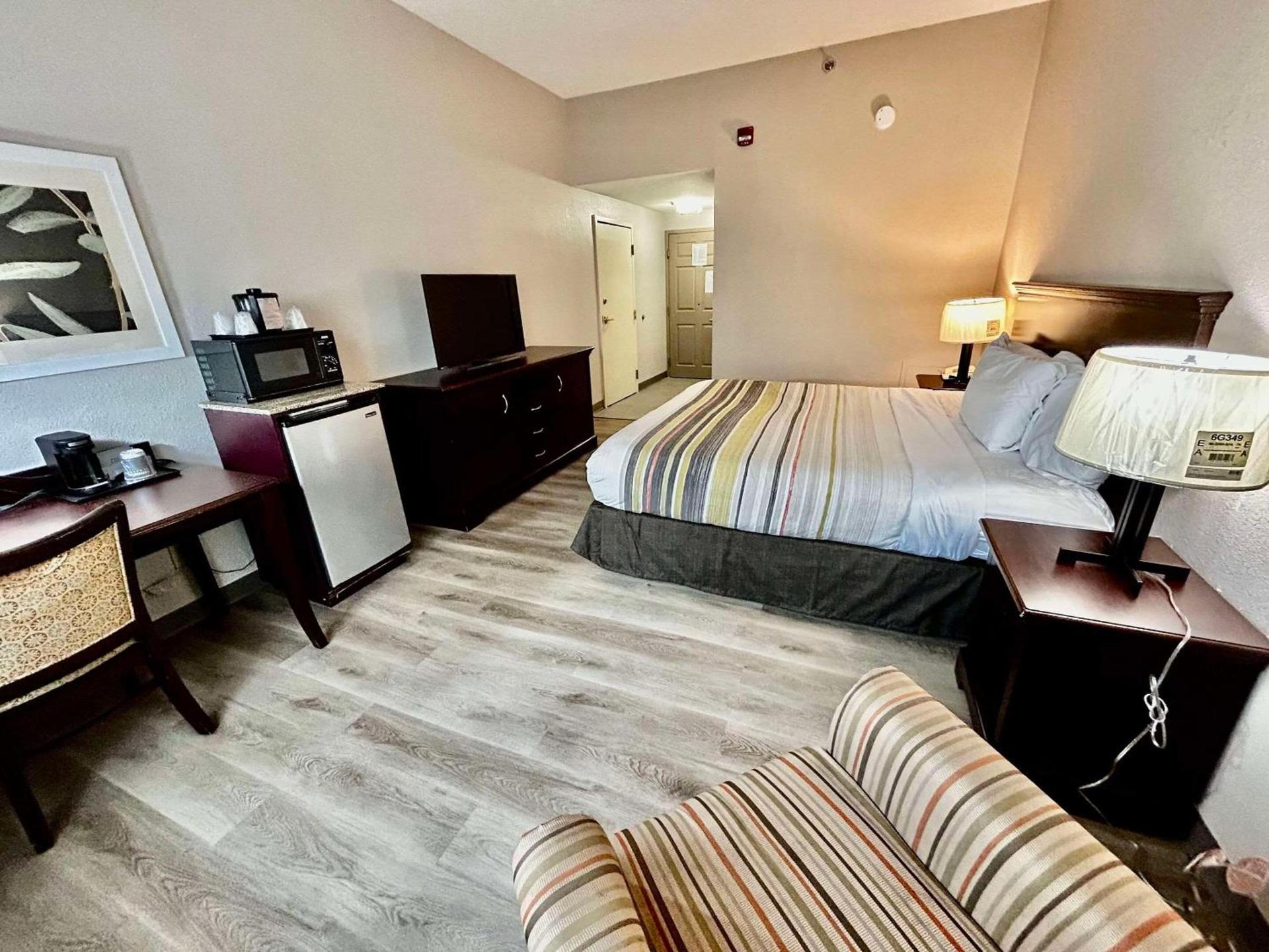 Country Inn & Suites by Radisson, Columbus, GA photo 10