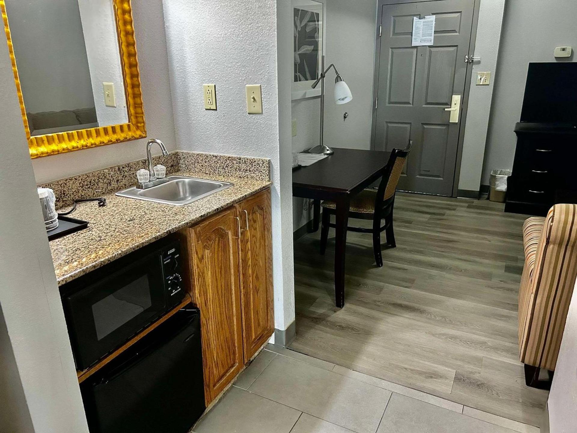 Country Inn & Suites by Radisson, Columbus, GA photo 32