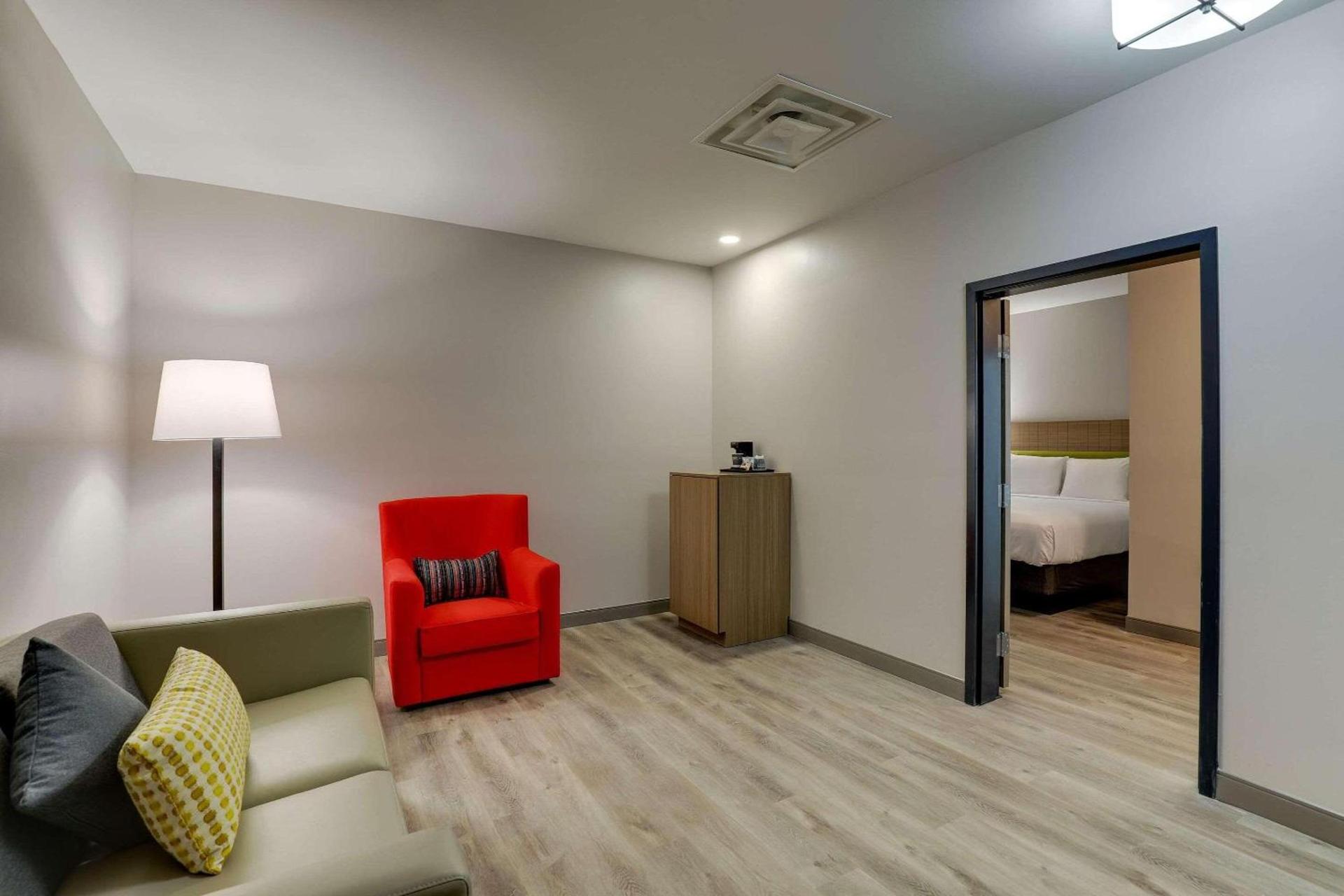 Country Inn & Suites by Radisson, Cumming near NorthSide Hospital Forsyth photo 35
