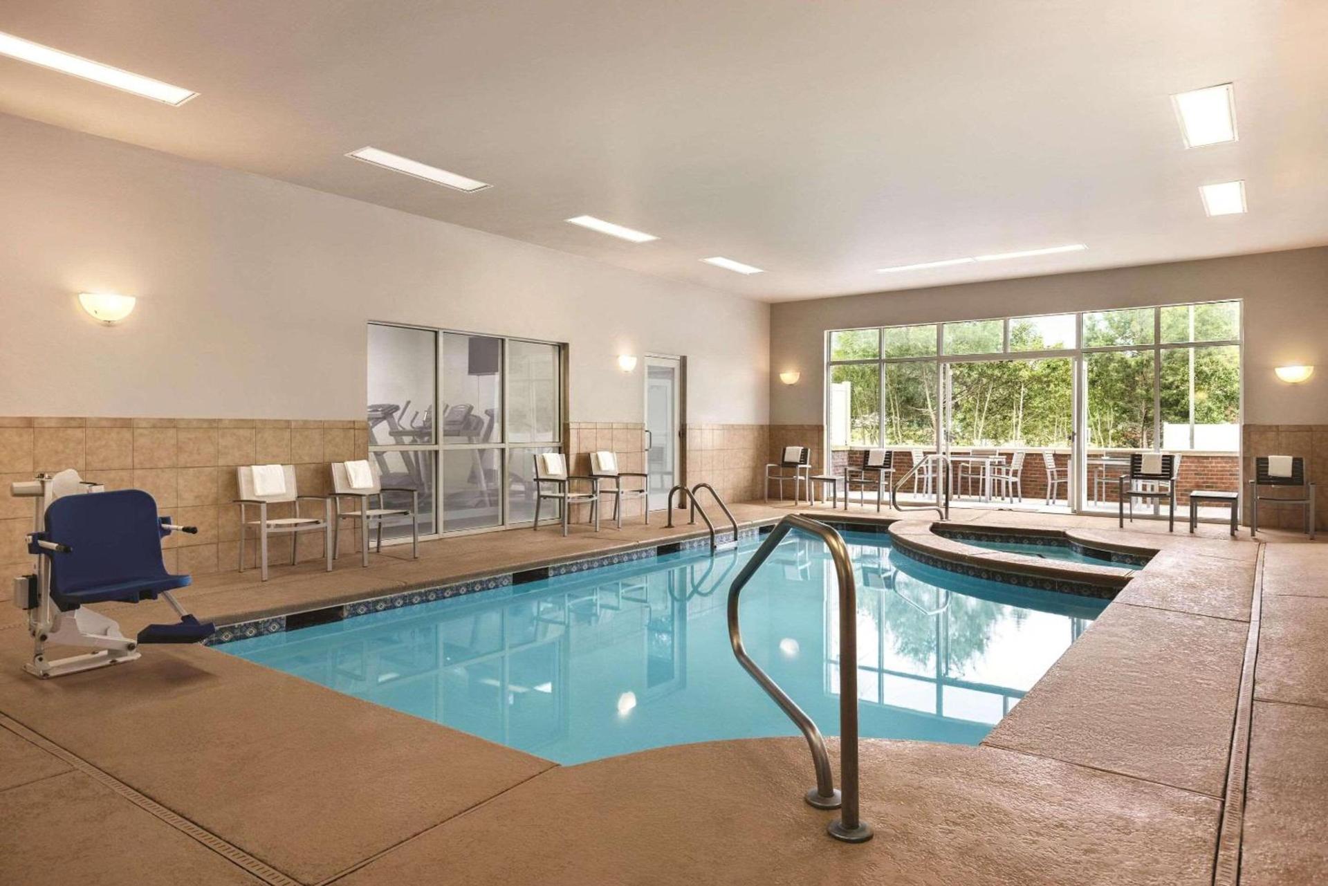 Country Inn & Suites by Radisson, Conyers, GA photo 4