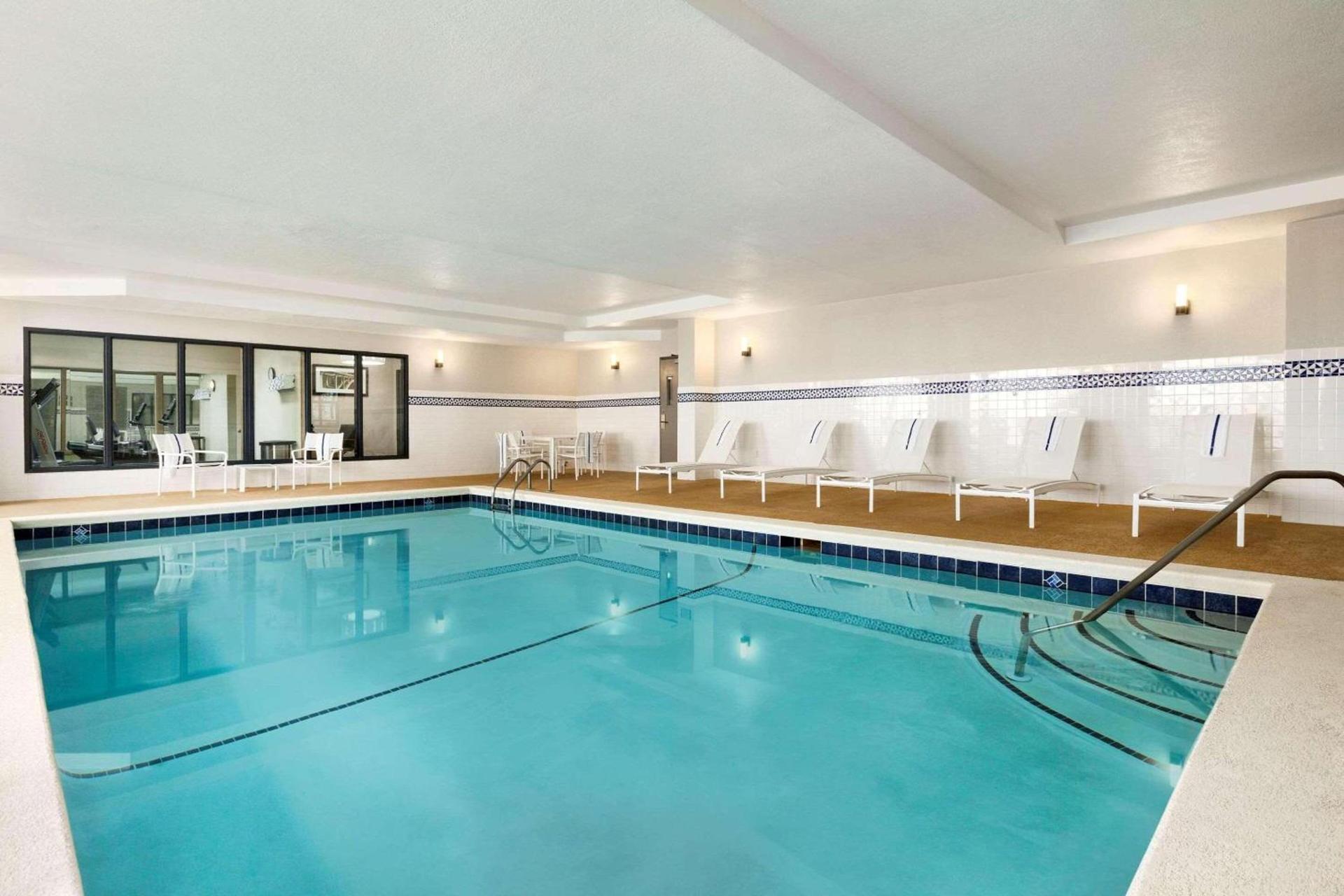 Country Inn & Suites by Radisson, Dalton, GA photo 11