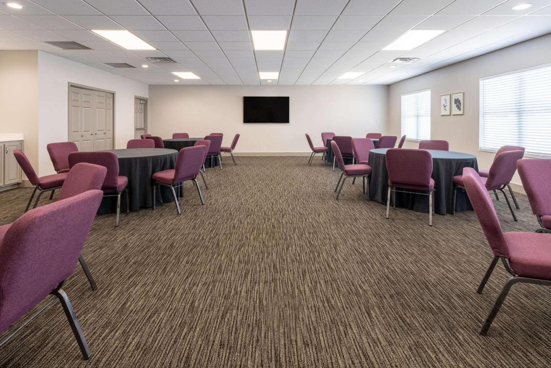 Country Inn & Suites by Radisson, Valdosta, GA photo 25