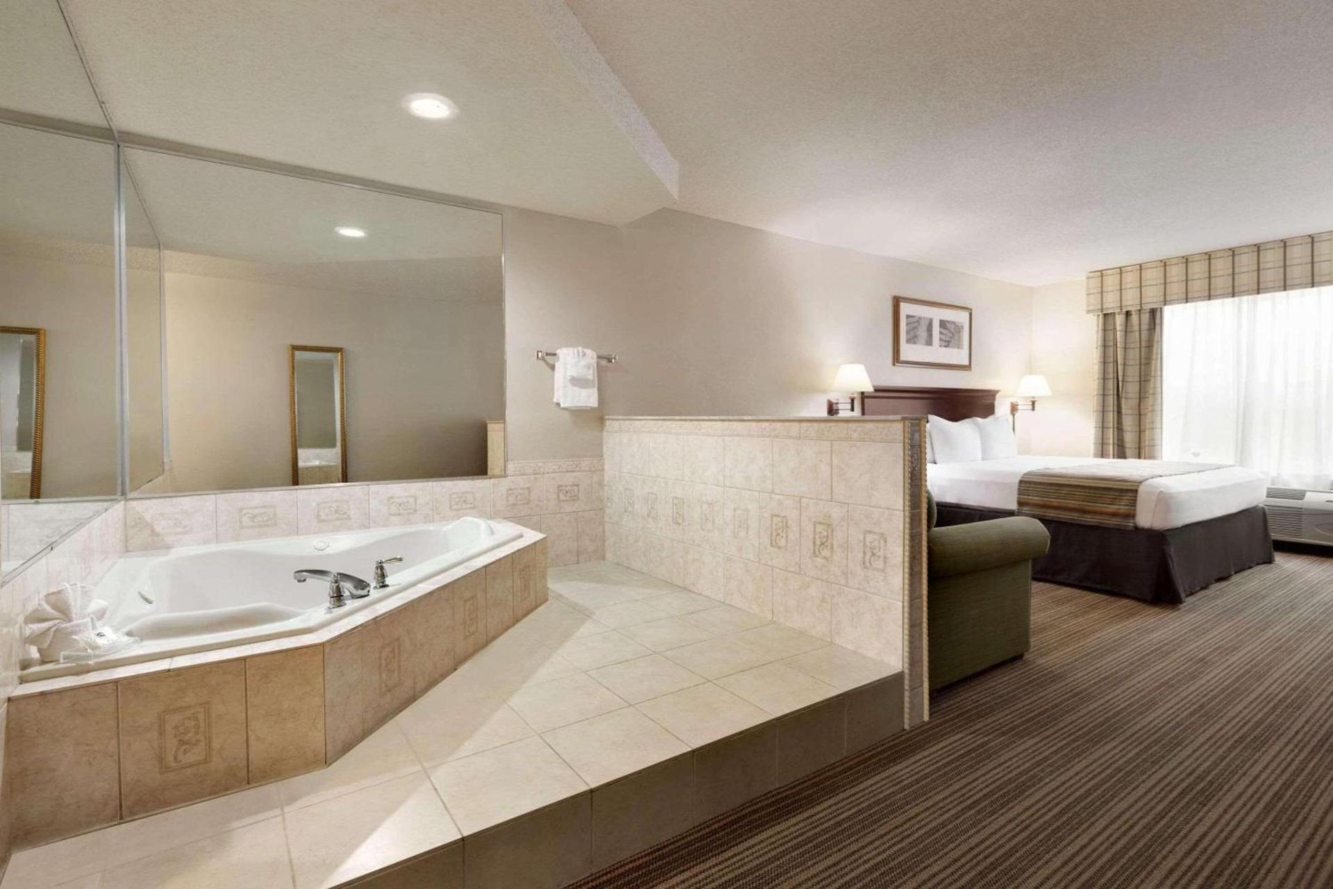 Country Inn & Suites by Radisson, Kingsland, GA photo 2