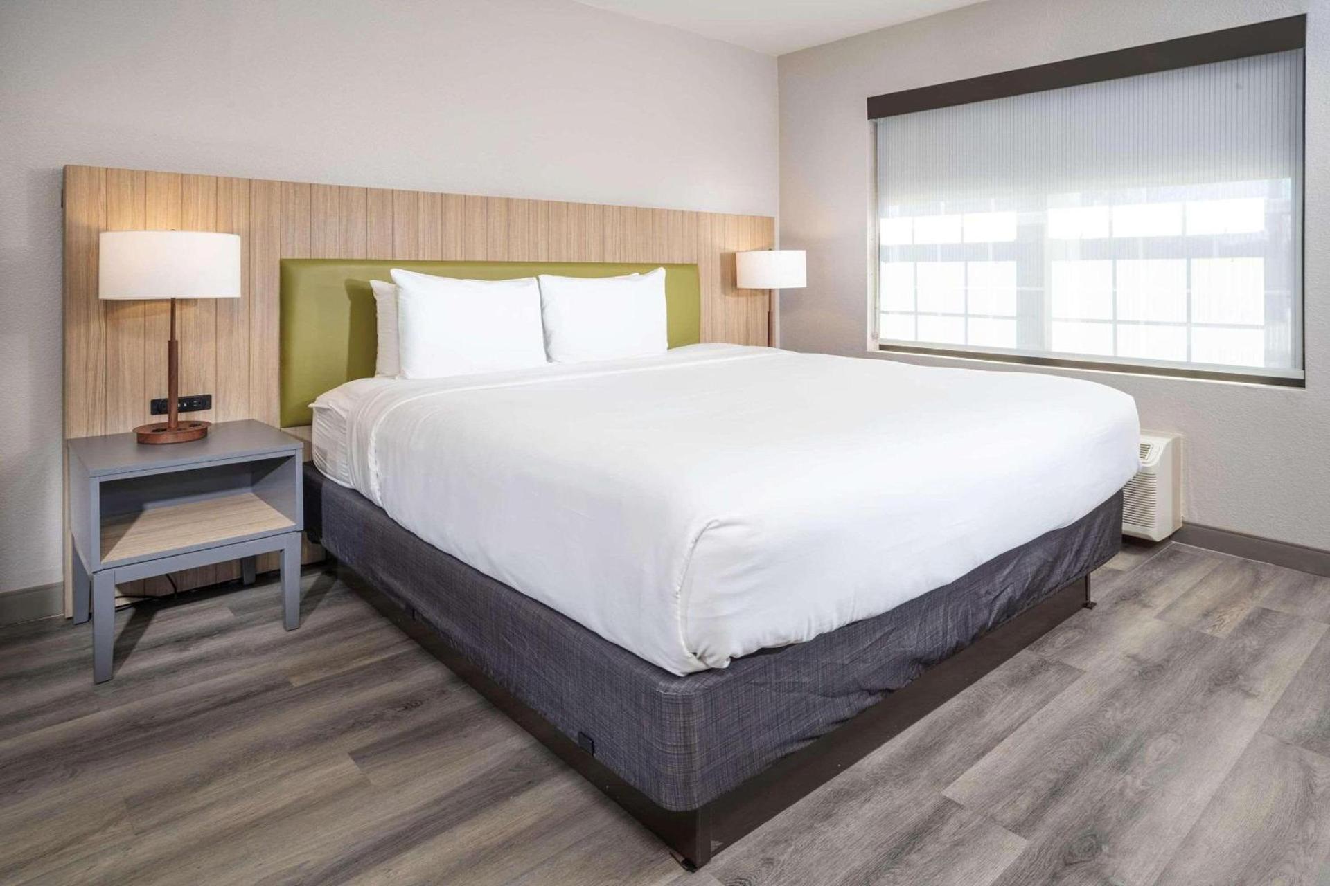 Country Inn & Suites by Radisson, Stone Mountain, GA photo 6