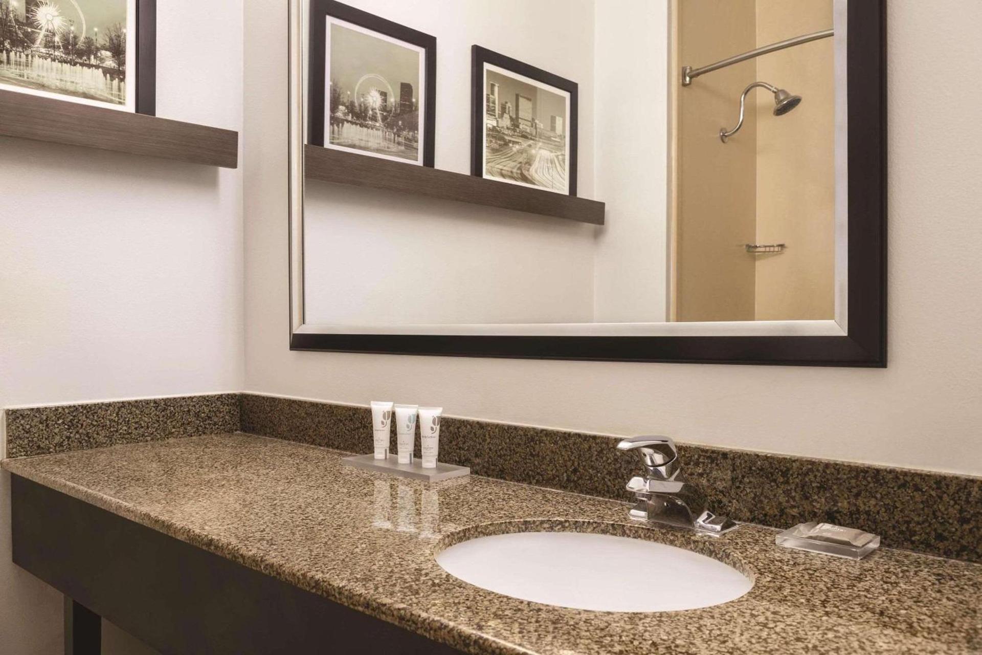 Country Inn & Suites by Radisson, Griffin, GA photo 11