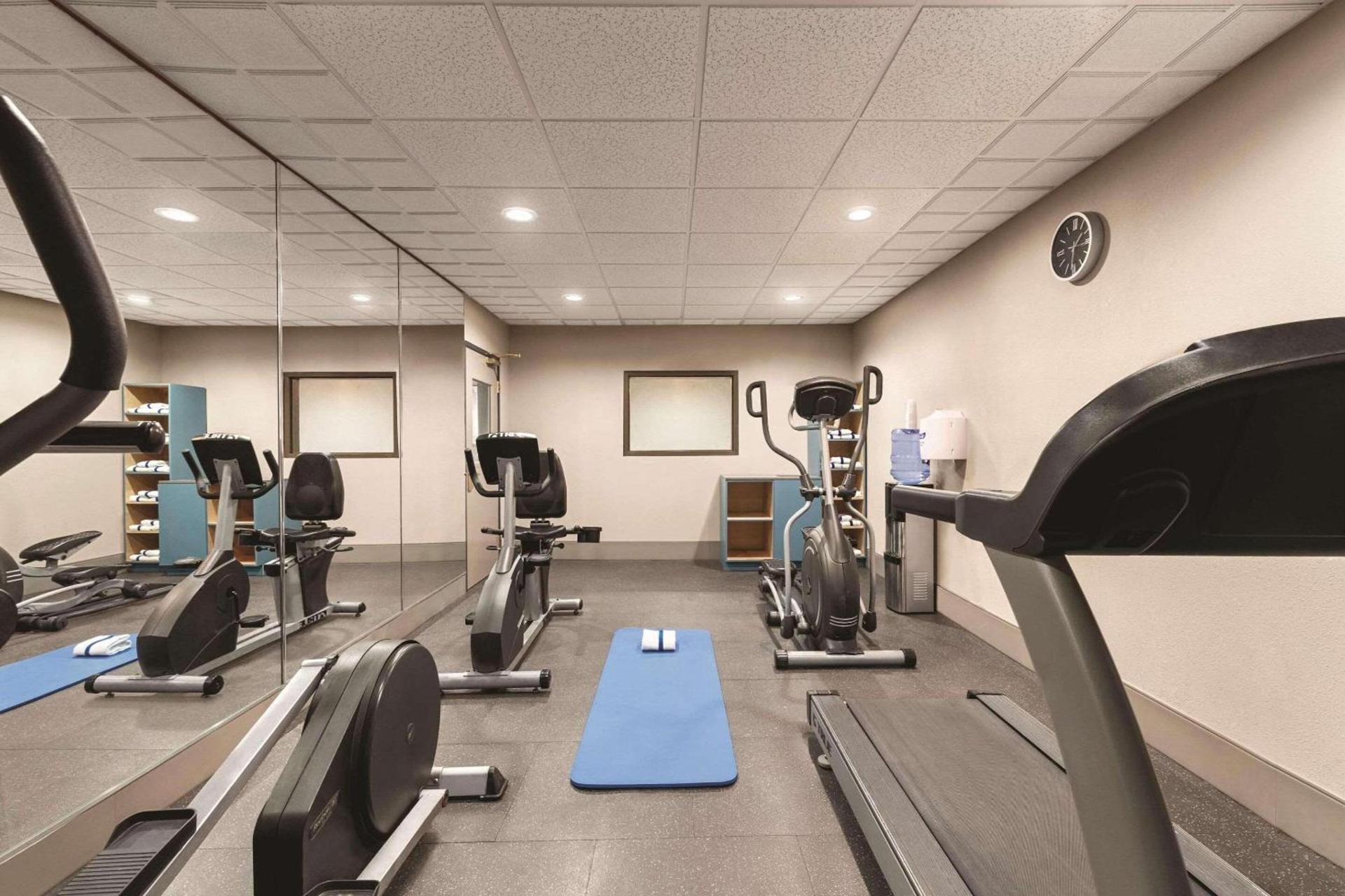 Country Inn & Suites by Radisson, Griffin, GA photo 20