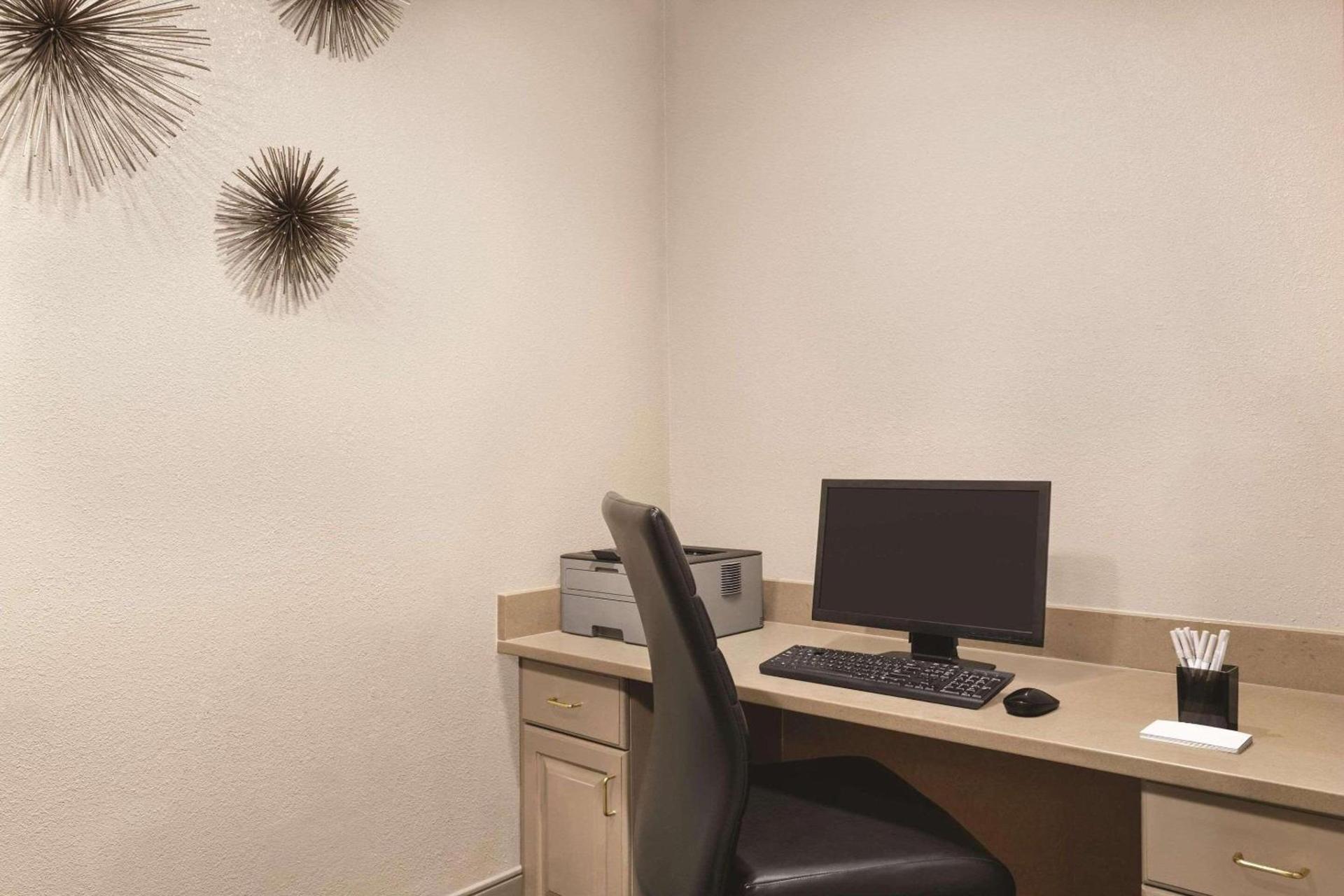 Country Inn & Suites by Radisson, Griffin, GA photo 21