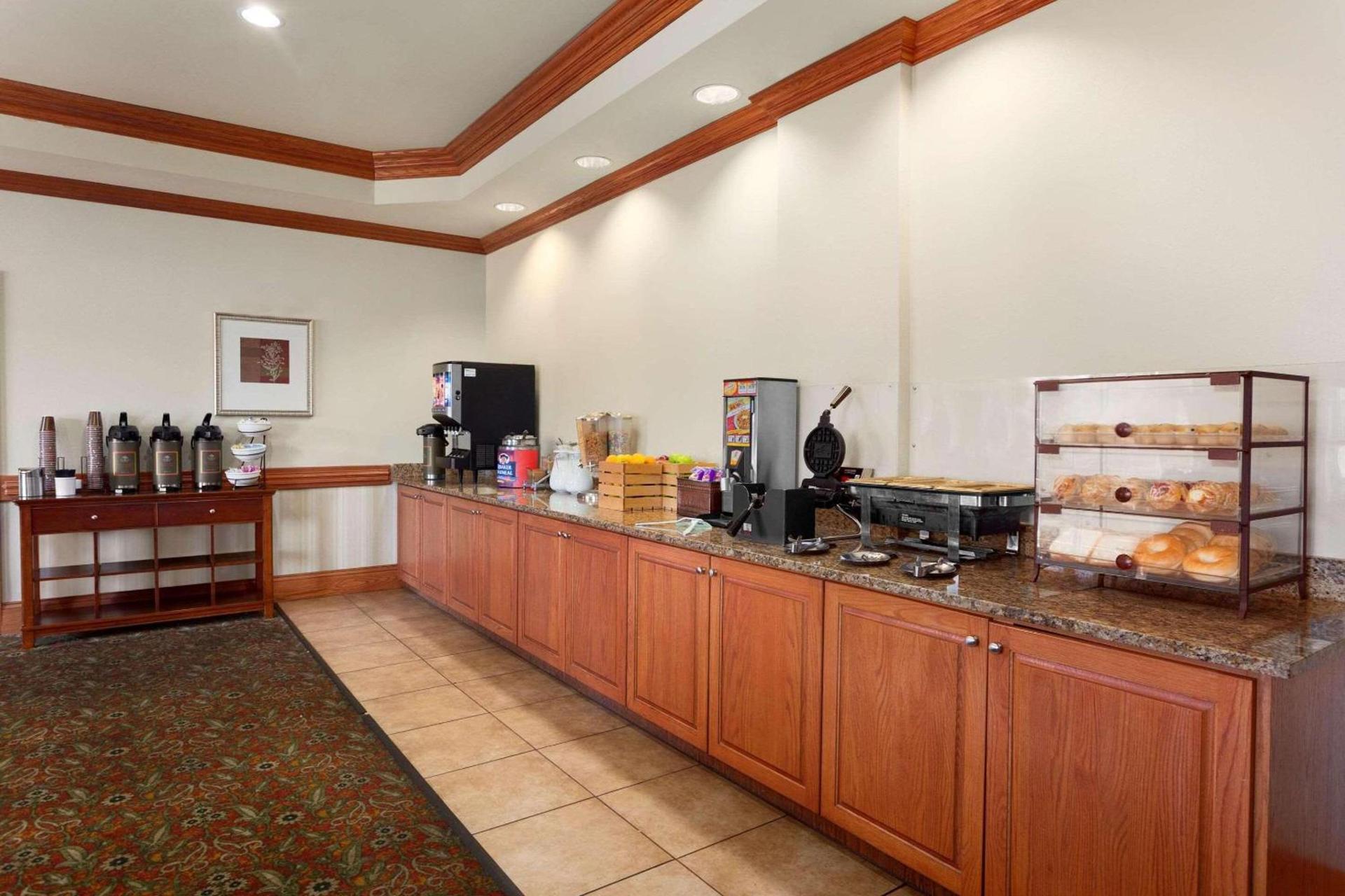 Country Inn & Suites by Radisson, Tifton, GA photo 11