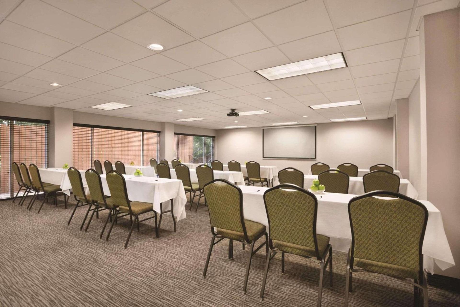 Country Inn & Suites by Radisson, Newnan, GA photo 11