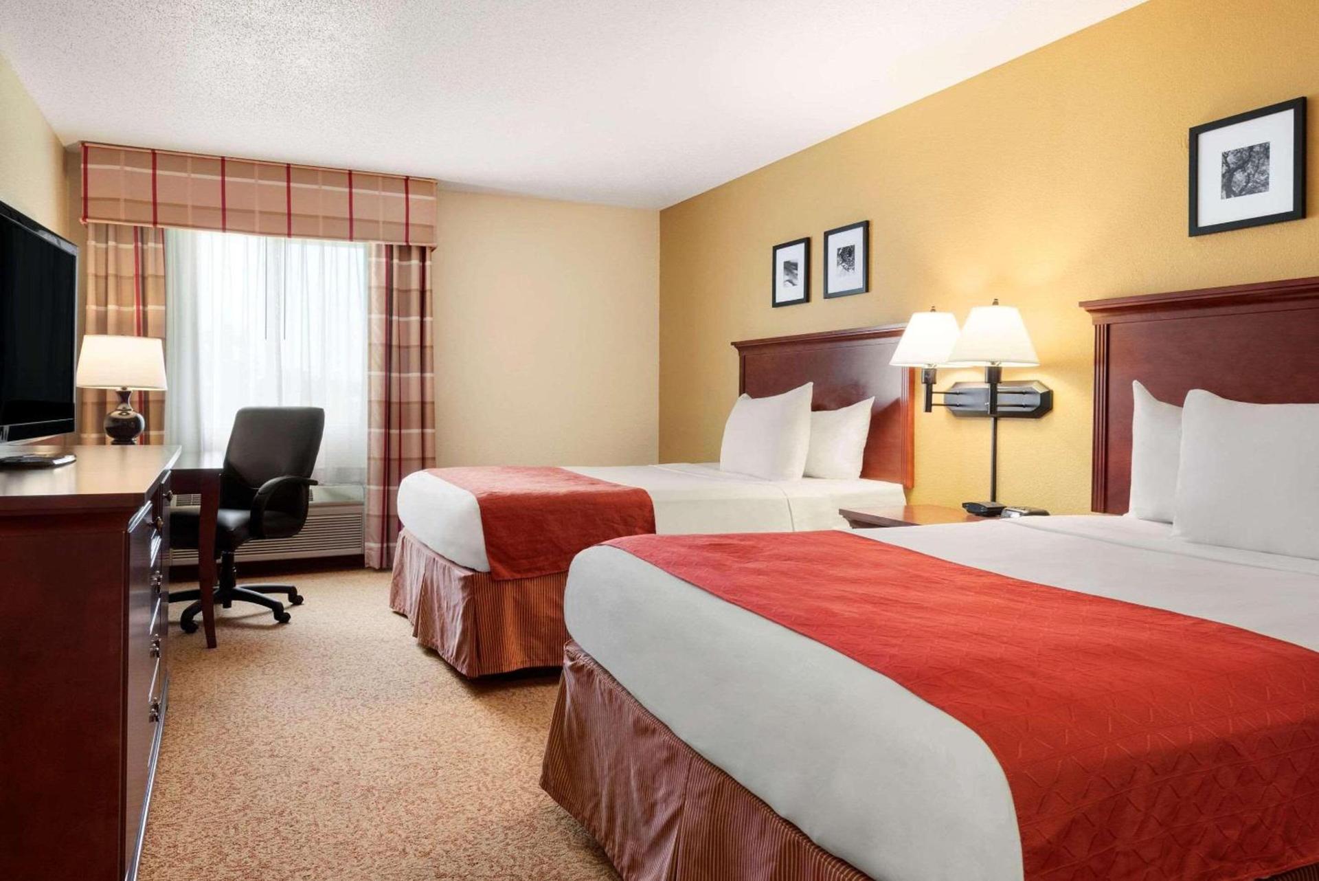 Country Inn & Suites by Radisson, Cedar Rapids Airport, IA photo 5