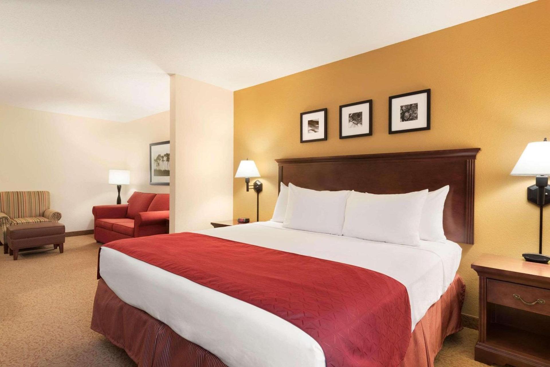 Country Inn & Suites by Radisson, Cedar Rapids Airport, IA photo 8