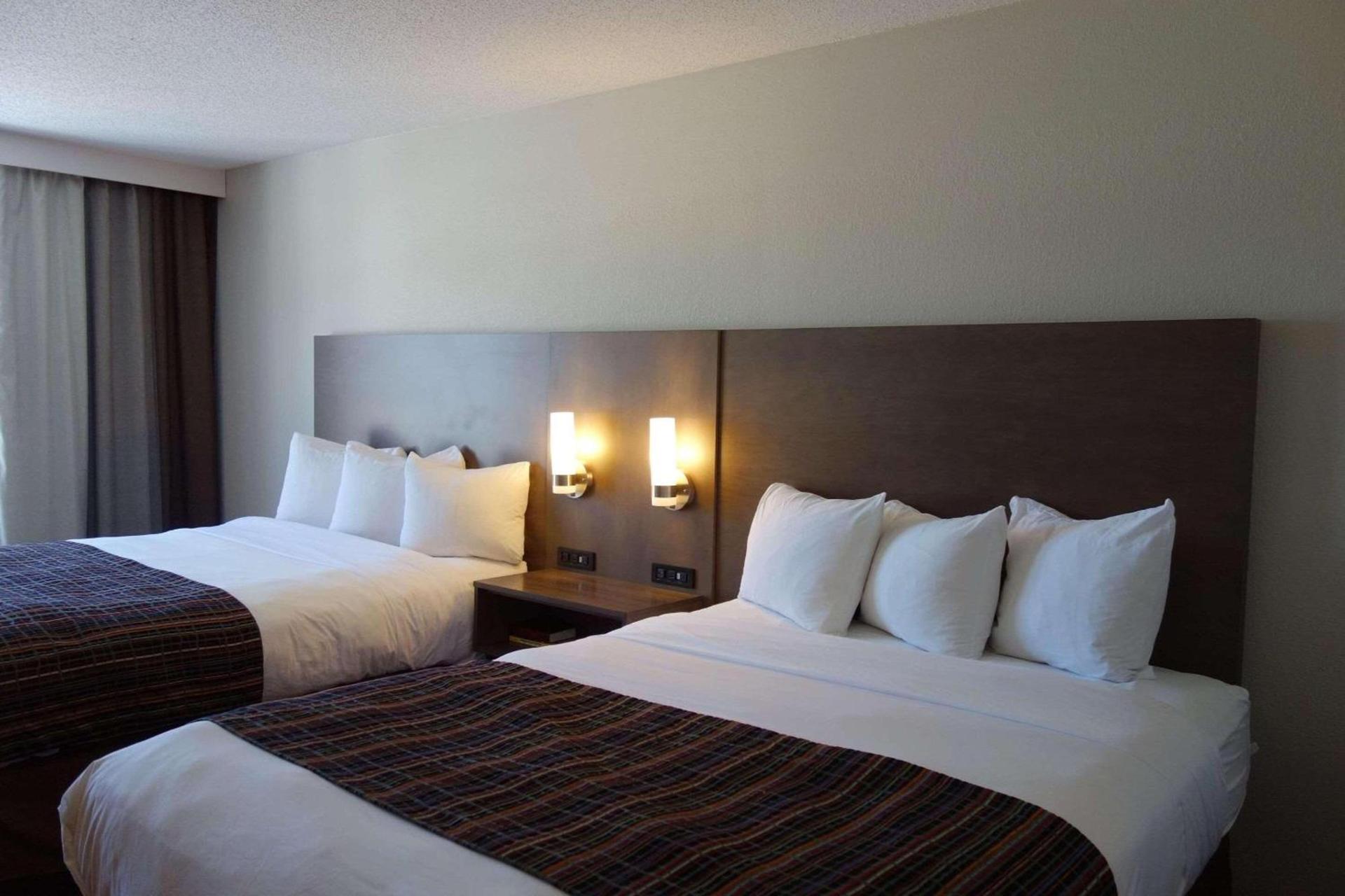 Country Inn & Suites by Radisson, Mason City, IA photo 32