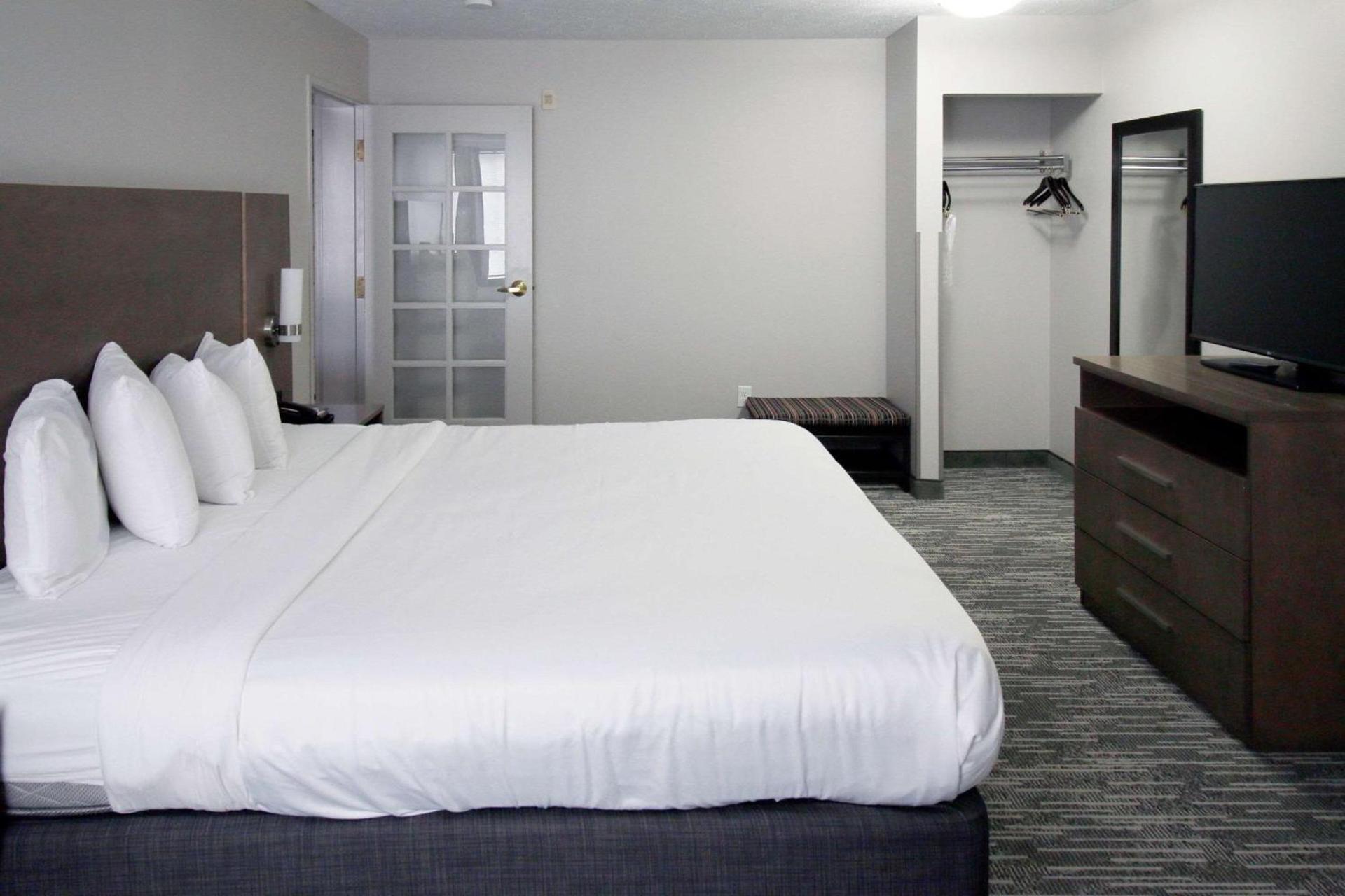Country Inn & Suites by Radisson, Council Bluffs, IA photo 29