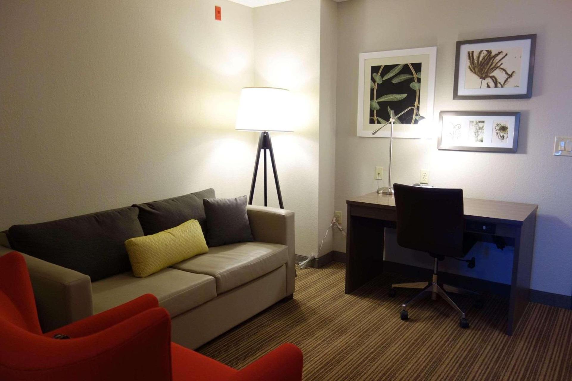 Country Inn & Suites by Radisson, Mason City, IA photo 31