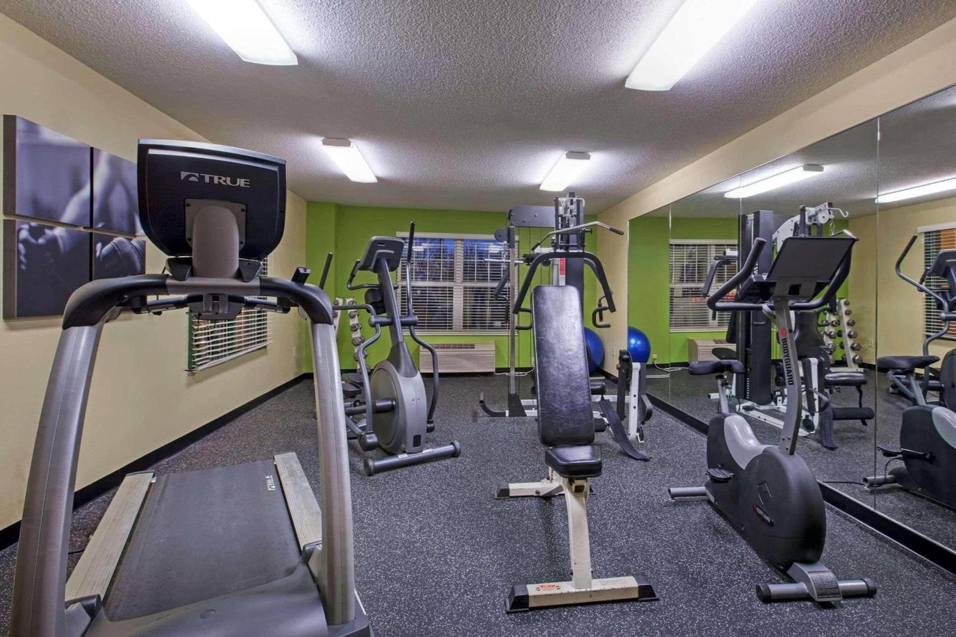 Country Inn & Suites by Radisson, Mason City, IA photo 30